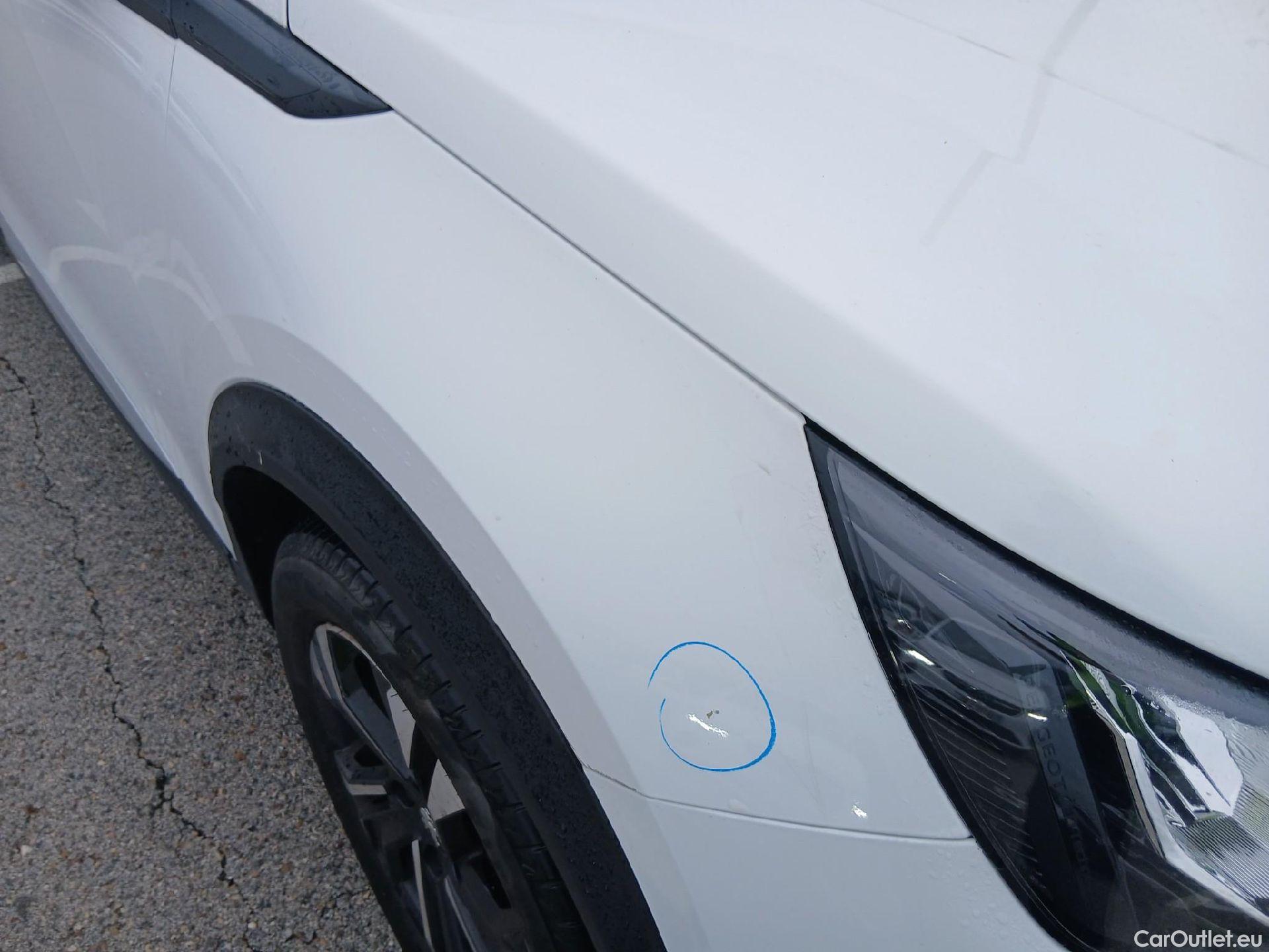  Peugeot  2008 PEUGEOT  / 2019 / 5P / todoterreno Allure BlueHDI 81kW (110CV) #25