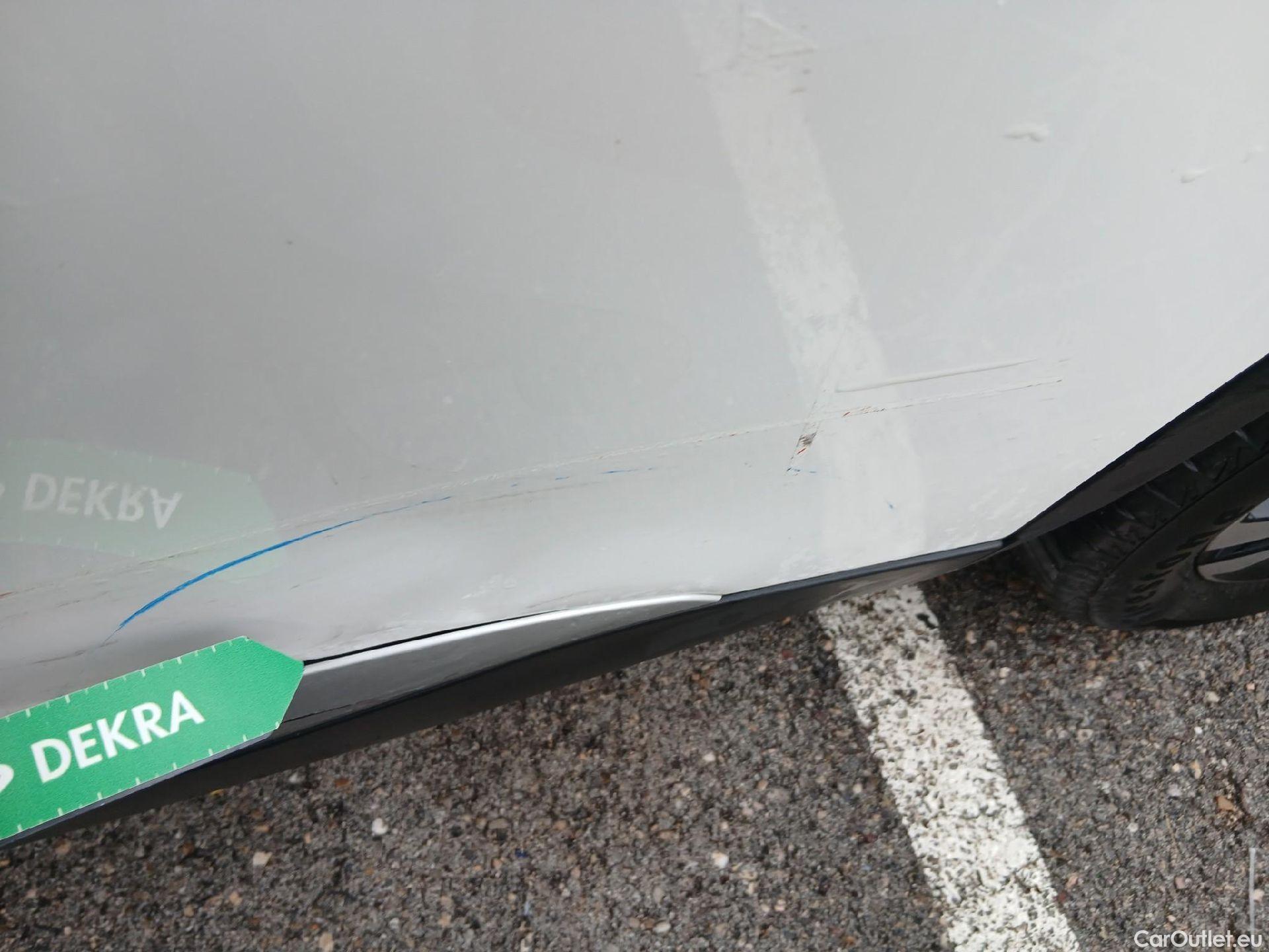  Peugeot  2008 PEUGEOT  / 2019 / 5P / todoterreno Allure BlueHDI 81kW (110CV) #16