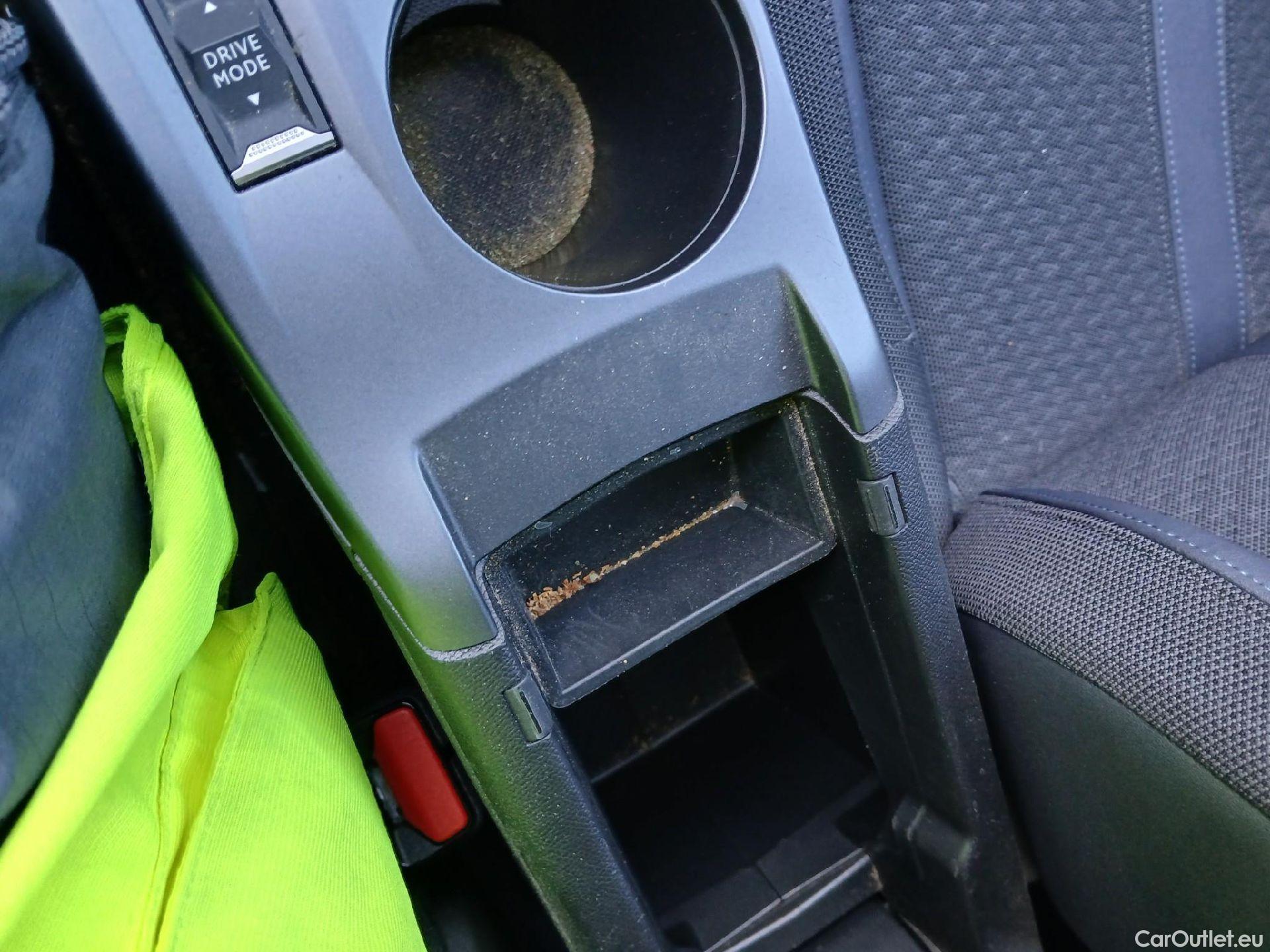  Peugeot  2008 PEUGEOT  / 2019 / 5P / todoterreno Allure Puretech 100 S&S BVM6 (CX) #3