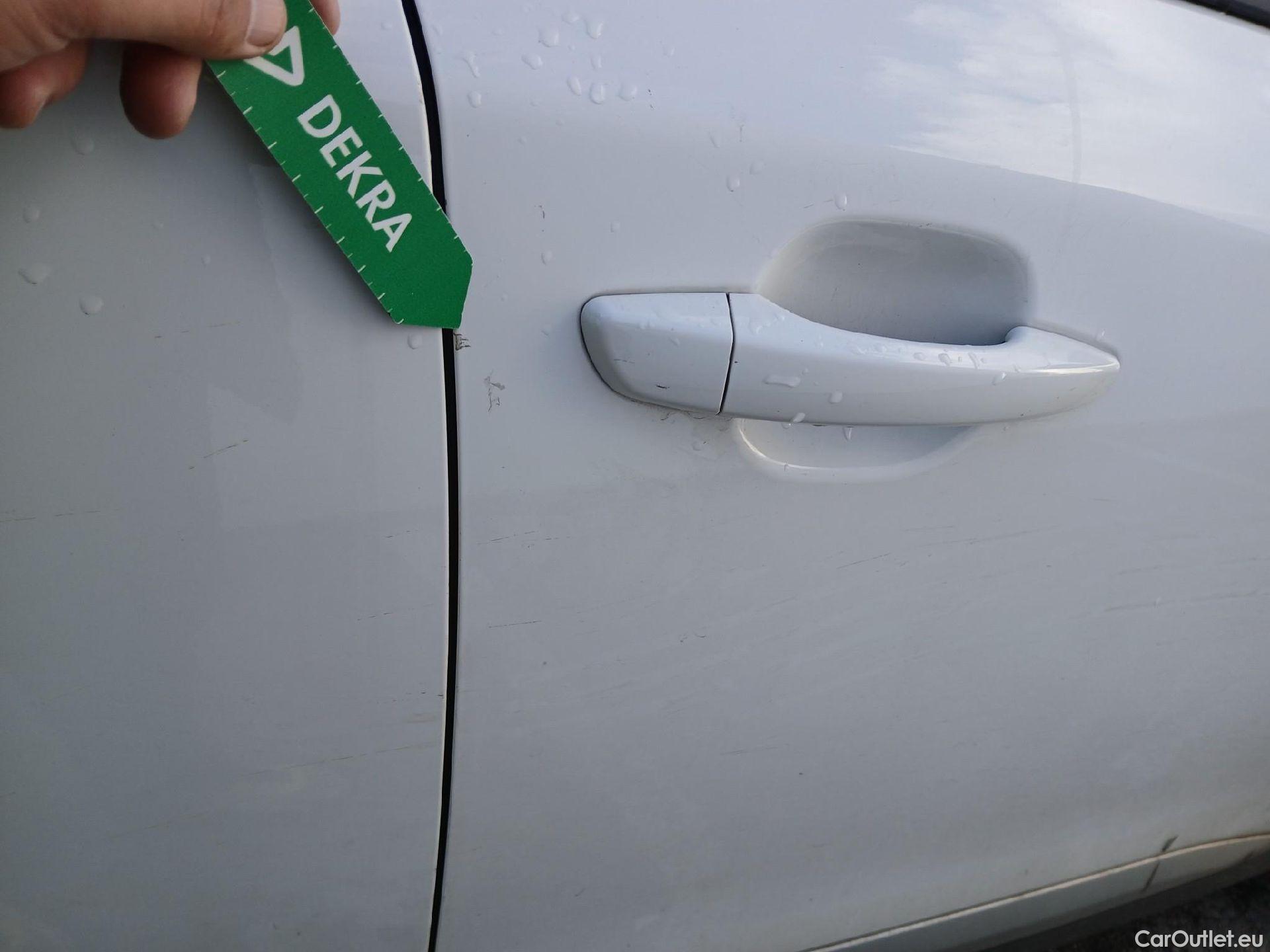  Peugeot  2008 PEUGEOT  / 2019 / 5P / todoterreno Allure Puretech 100 S&S BVM6 (CX) #33