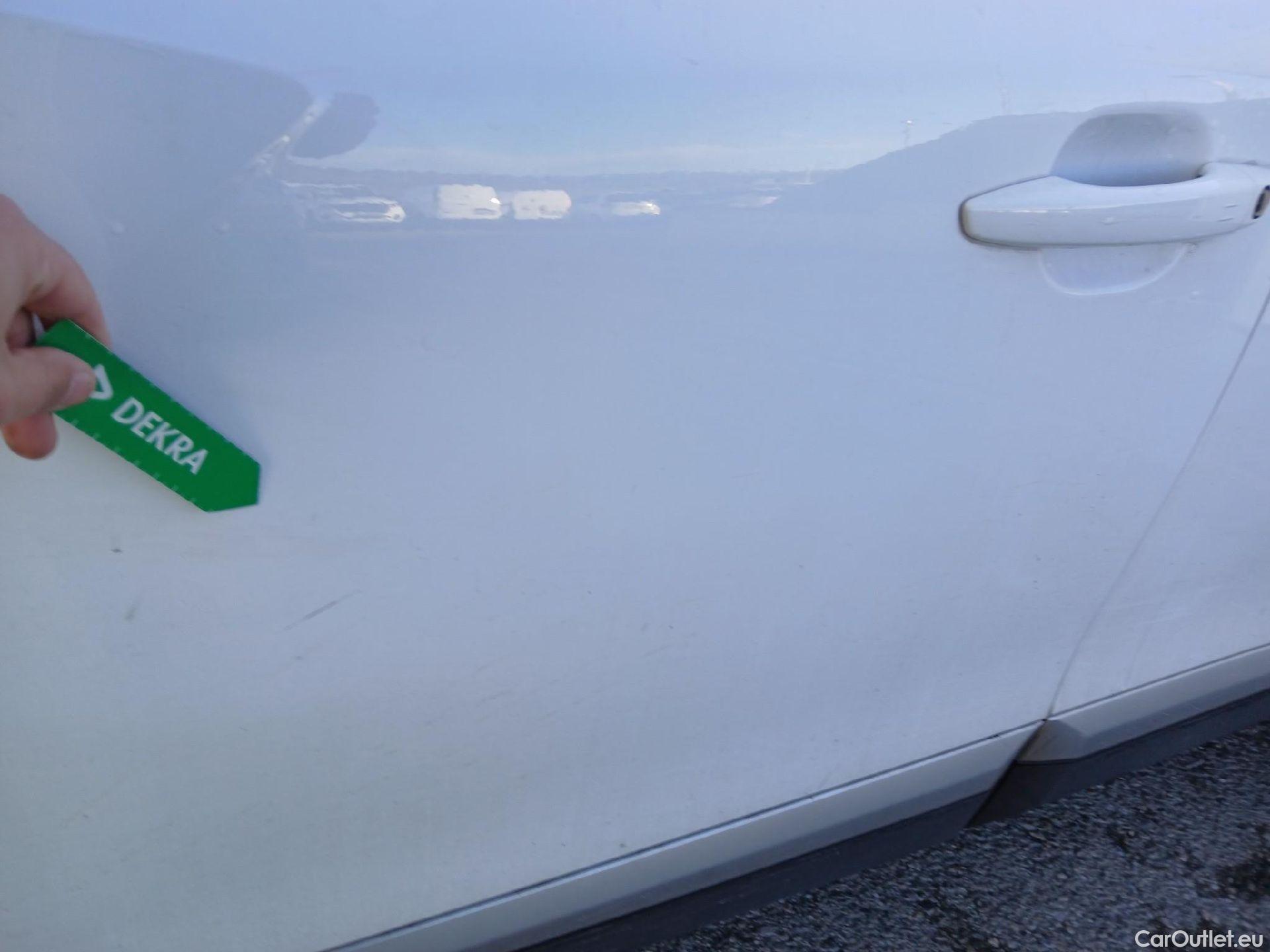  Peugeot  2008 PEUGEOT  / 2019 / 5P / todoterreno Allure Puretech 100 S&S BVM6 (CX) #18