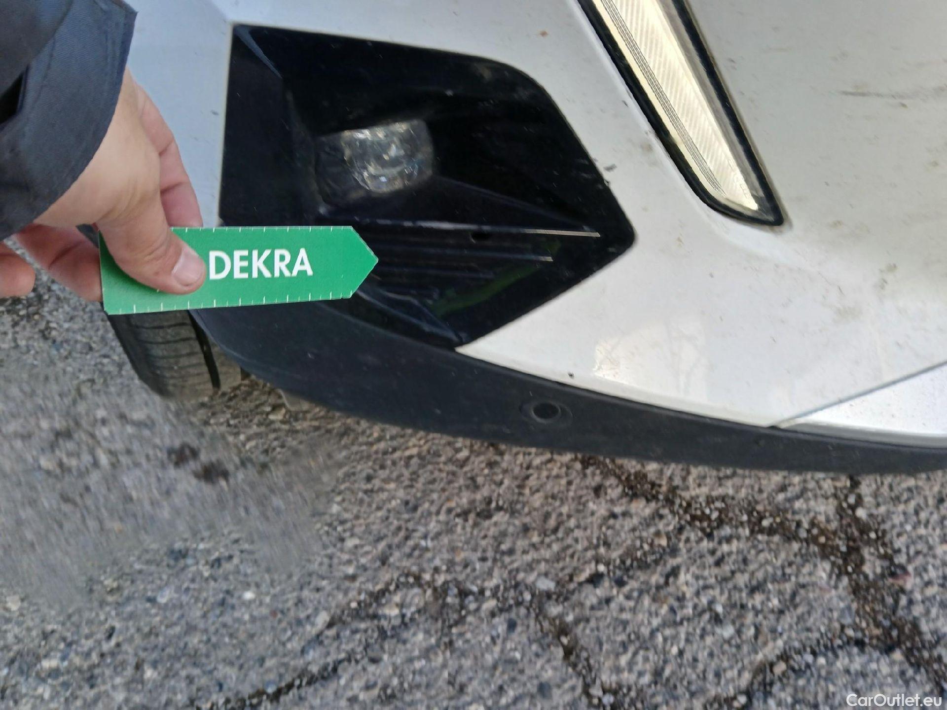  Peugeot  2008 PEUGEOT  / 2019 / 5P / todoterreno Allure Puretech 100 S&S BVM6 (CX) #9