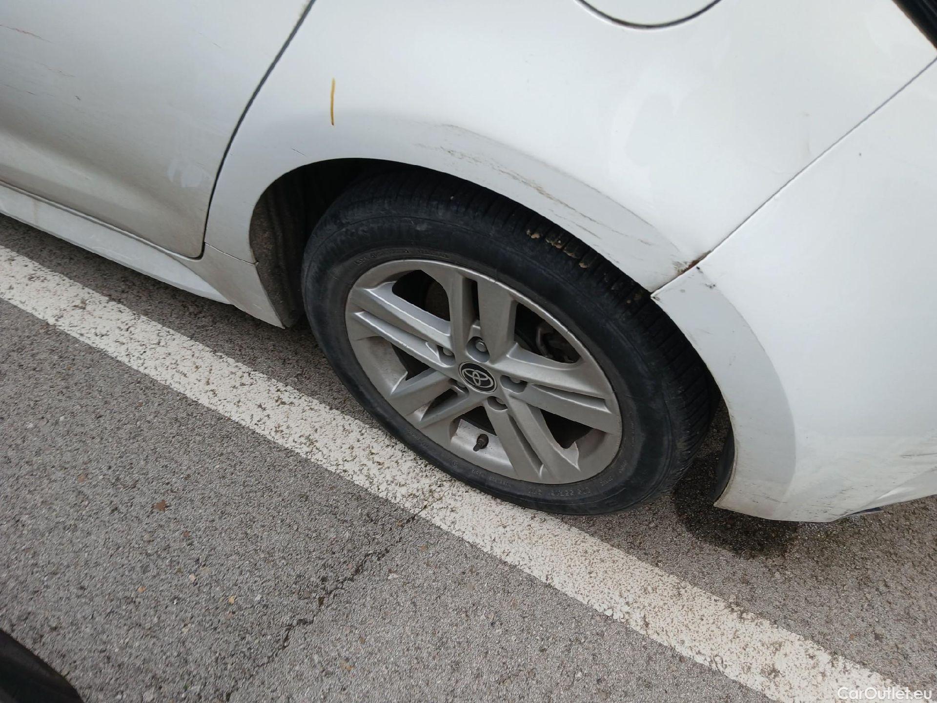  Toyota  Corolla TOYOTA  1.8 125H ACTIVE TECH E-CVT #13