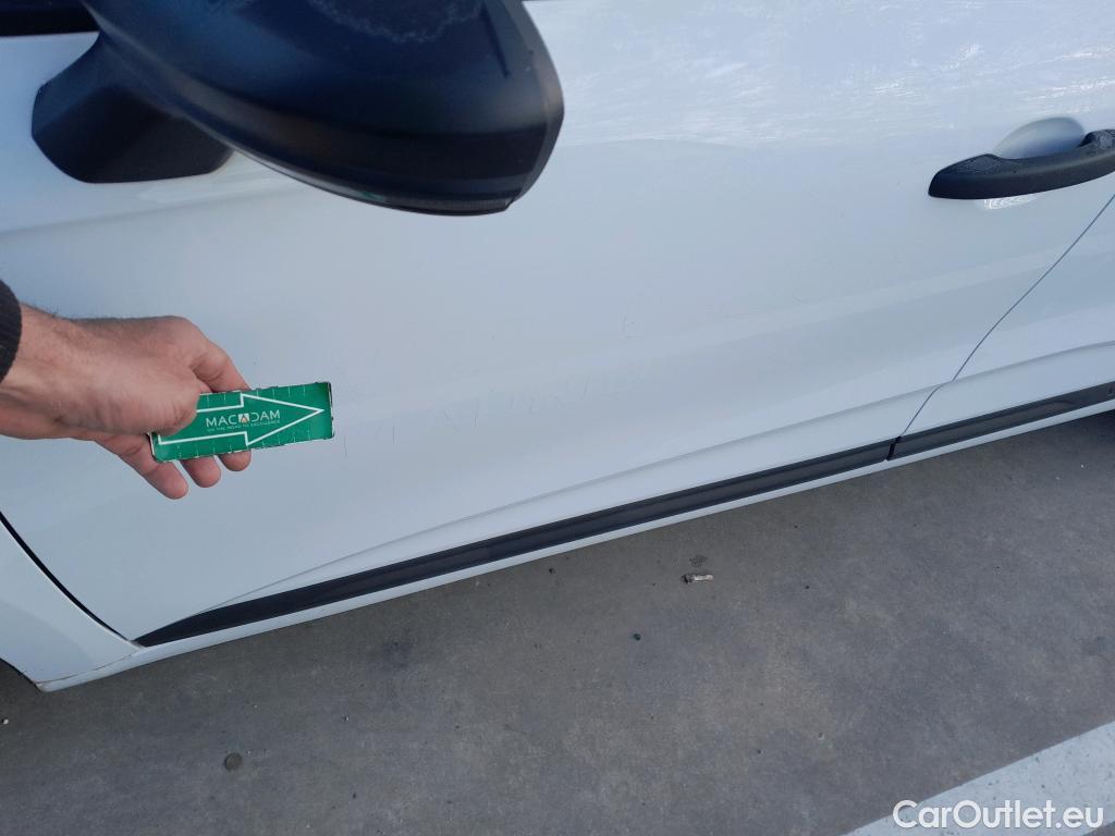  Renault  Clio RENAULT  / 2019 / 5P / berlina con portón Business TCe 74 kW (100CV) GLP #8