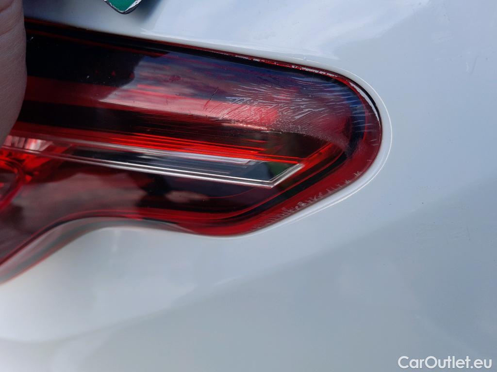  Renault  Clio RENAULT  / 2019 / 5P / berlina con portón Business TCe 74 kW (100CV) GLP #2