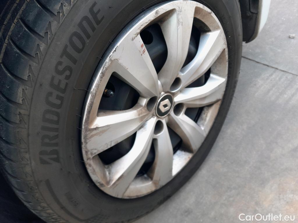  Renault  Clio RENAULT  / 2019 / 5P / berlina con portón Business TCe 74 kW (100CV) GLP #24