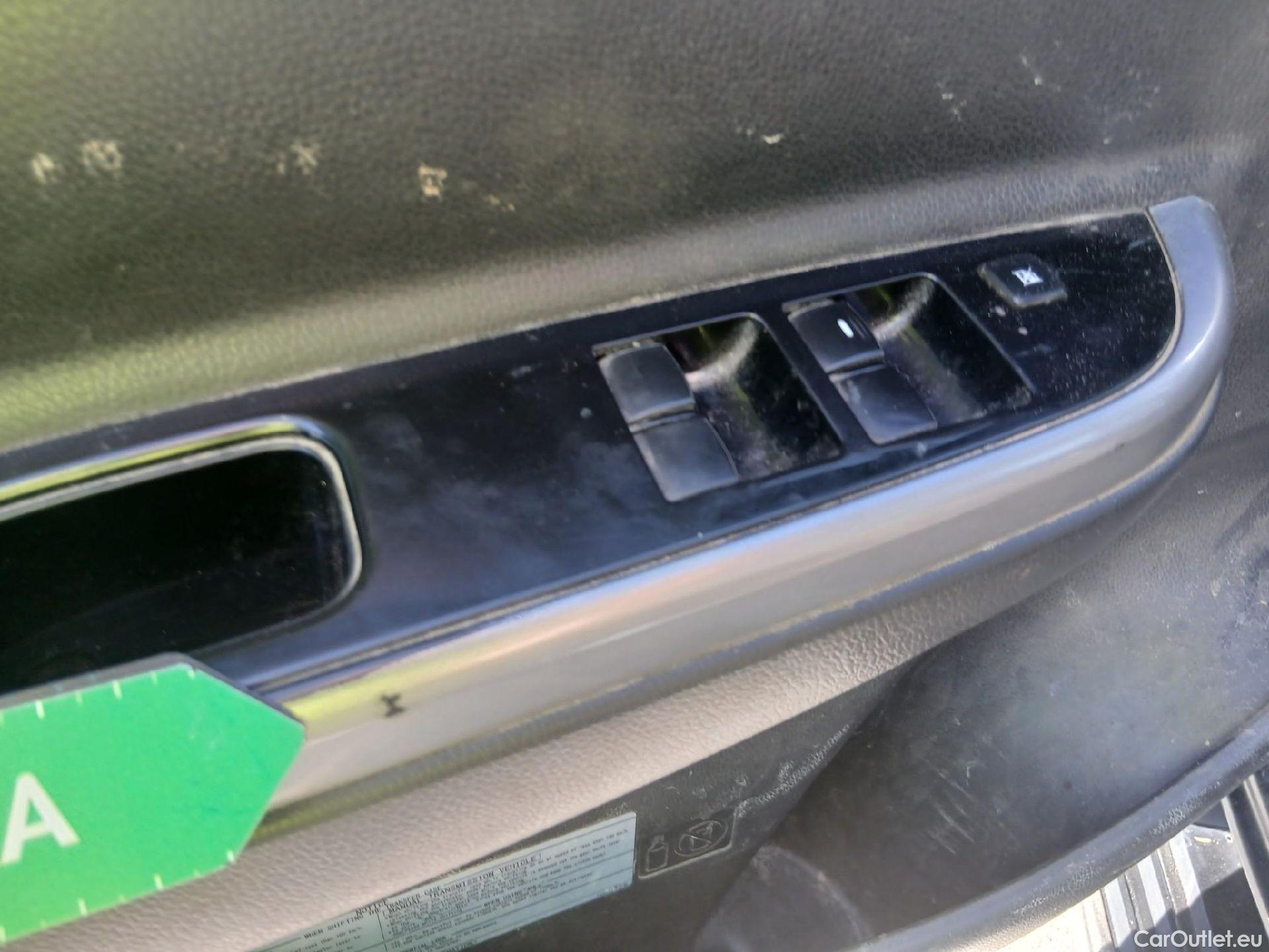  Mitsubishi  L200 MITSUBISHI  / 2019 / 4P / pickup doble cabina D/C 220 DI-D Motion Auto #6