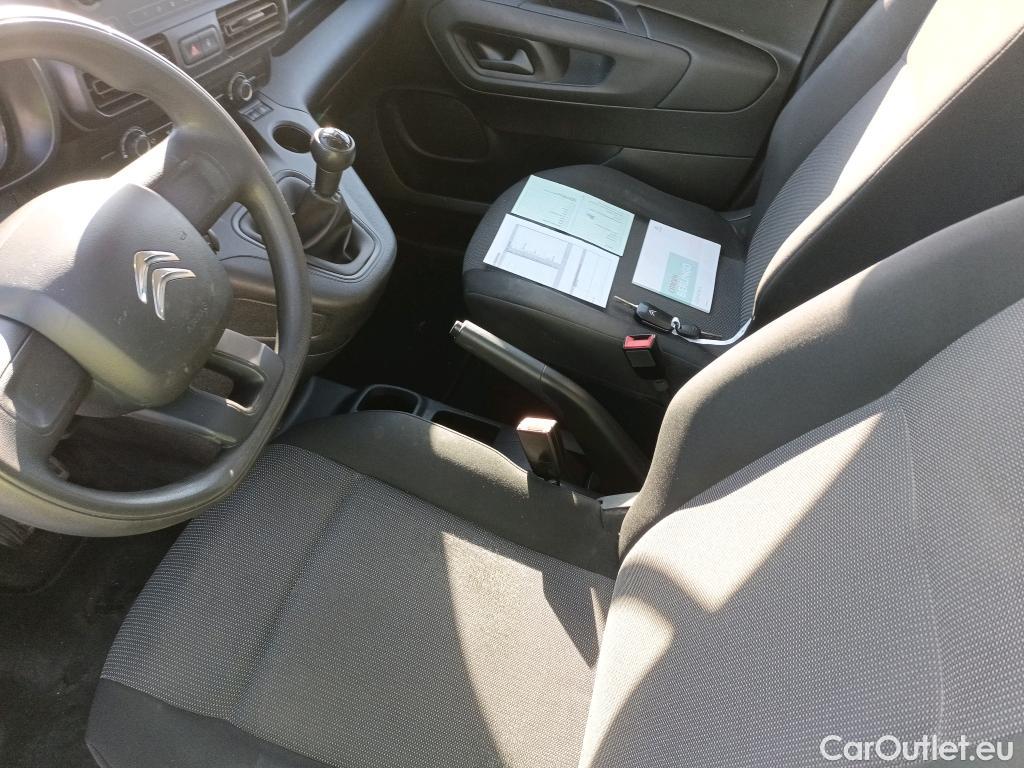  Citroen  Berlingo CITROEN  / 2015 / 4P / combi Talla M BlueHDi 100 S&S LIVE (IND) #29