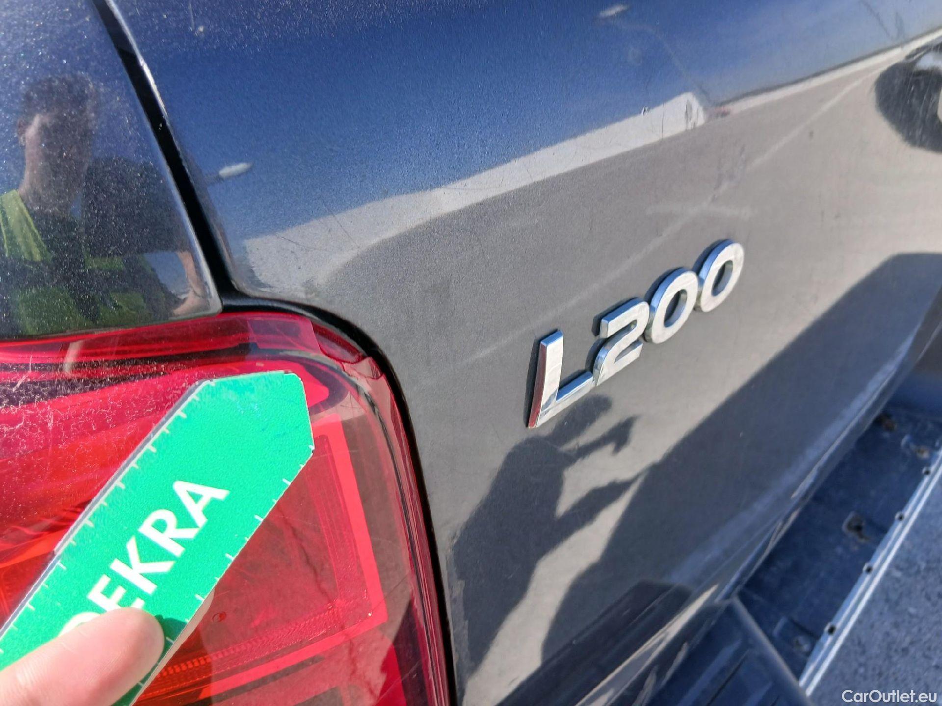  Mitsubishi  L200 MITSUBISHI  / 2019 / 4P / pickup doble cabina D/C 220 DI-D Motion Auto #36