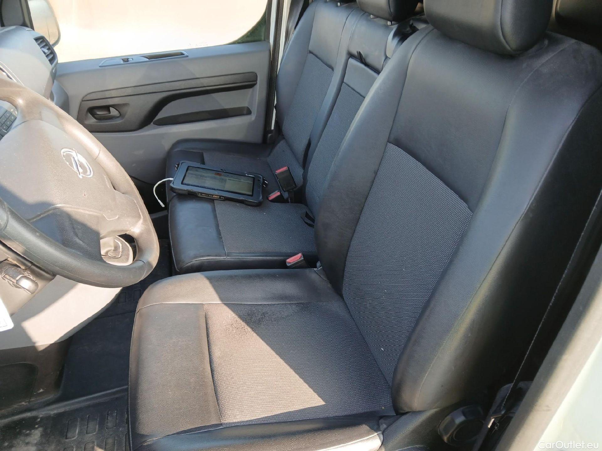  Opel  Vivaro OPEL  / 2019 / 4P / furgón 1.5 Diésel 88kW (120CV) M Std Express #4