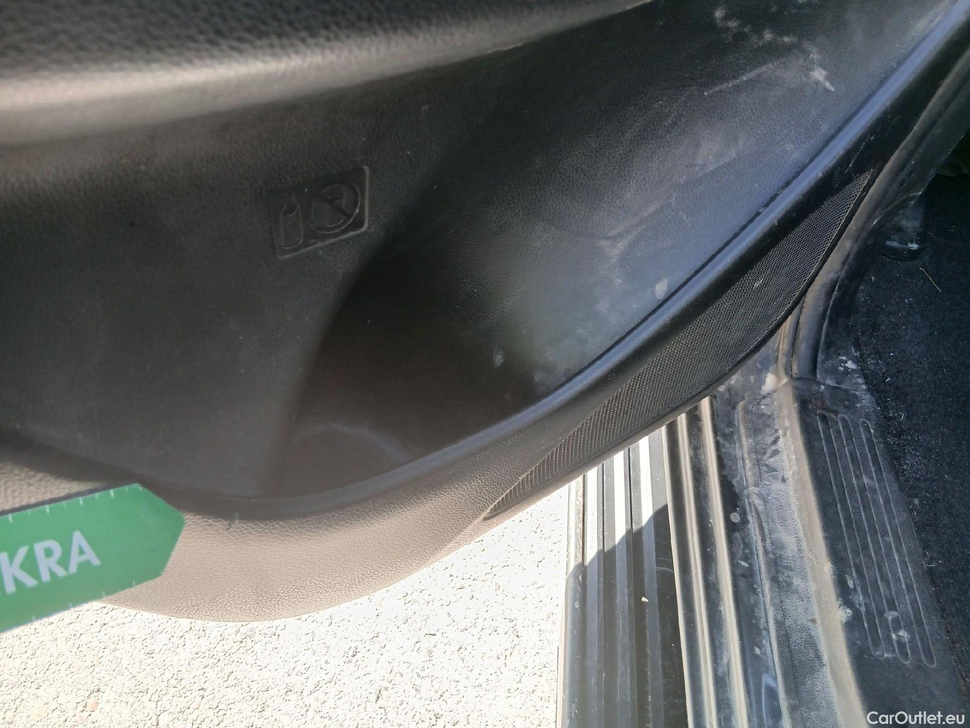  Mitsubishi  L200 MITSUBISHI  / 2019 / 4P / pickup doble cabina D/C 220 DI-D Motion Auto #13