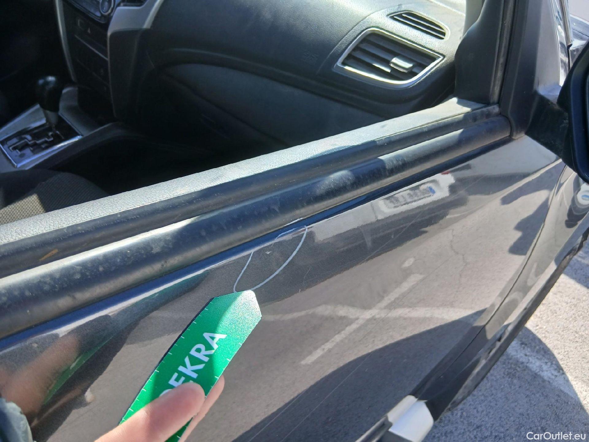  Mitsubishi  L200 MITSUBISHI  / 2019 / 4P / pickup doble cabina D/C 220 DI-D Motion Auto #54