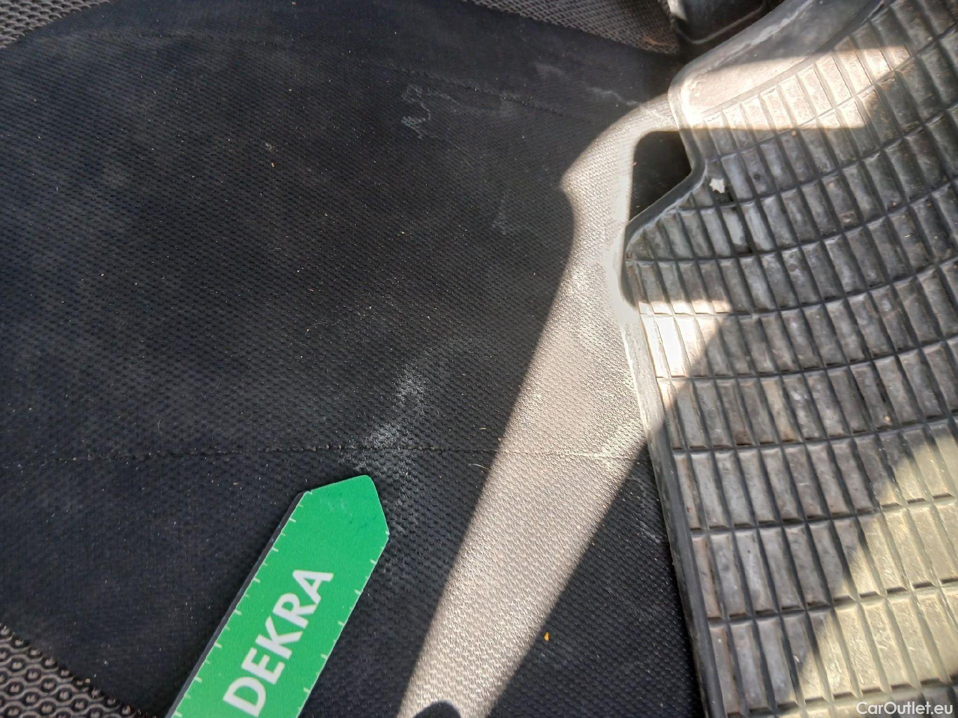  Mitsubishi  L200 MITSUBISHI  / 2019 / 4P / pickup doble cabina D/C 220 DI-D Motion Auto #10