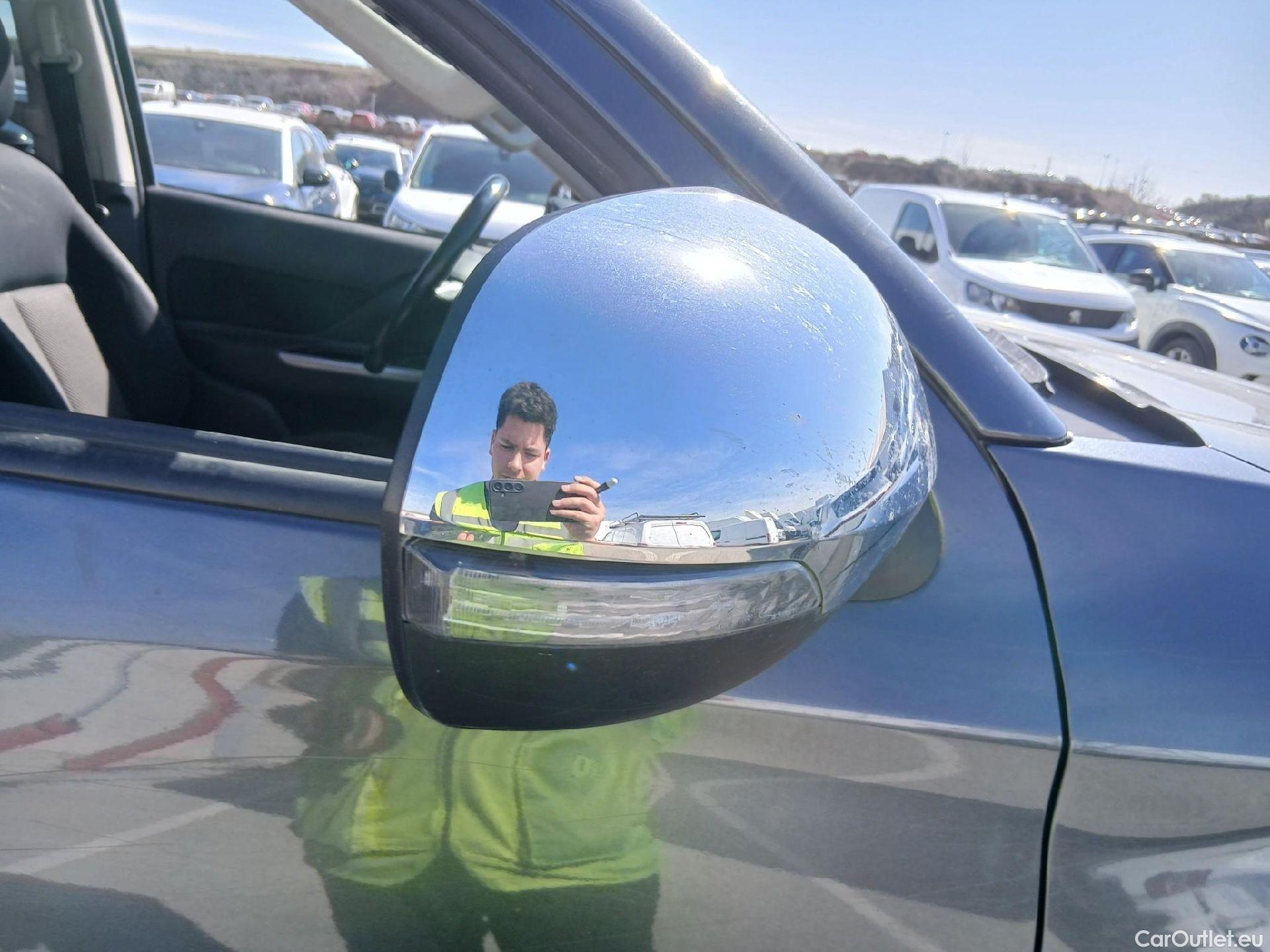  Mitsubishi  L200 MITSUBISHI  / 2019 / 4P / pickup doble cabina D/C 220 DI-D Motion Auto #56