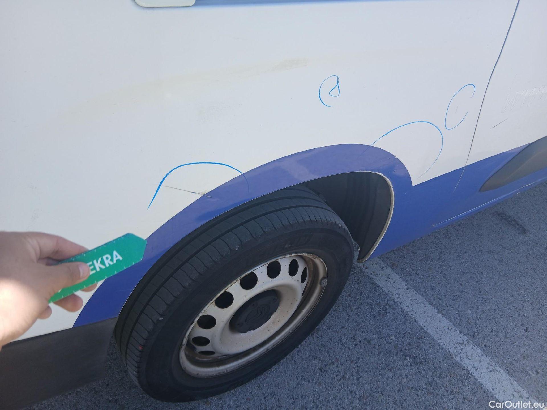  Citroen  Berlingo CITROEN  / 2018 / 4P / furgón derivado de turismo Talla XL BlueHDi 100 CLUB #41