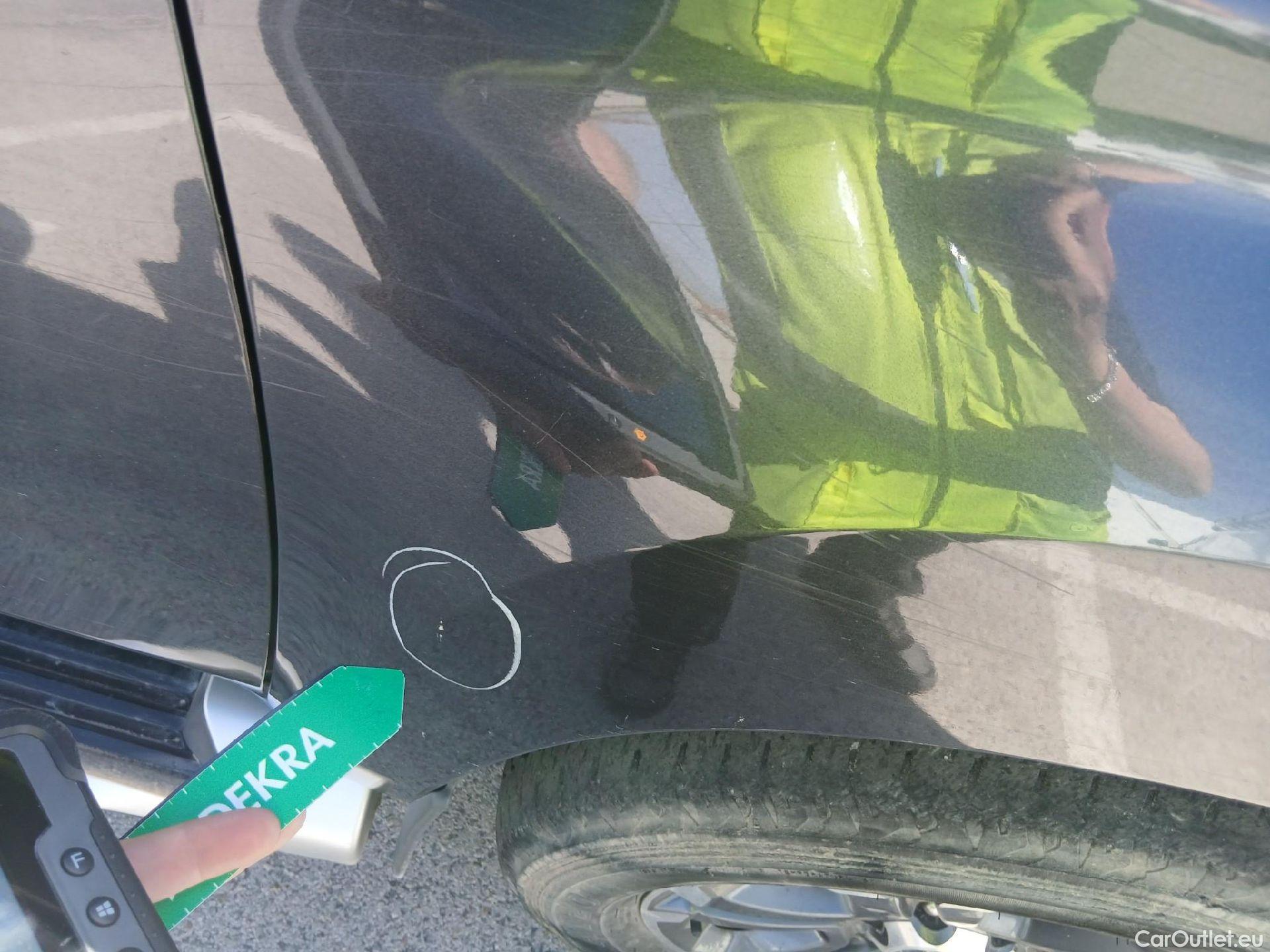  Mitsubishi  L200 MITSUBISHI  / 2019 / 4P / pickup doble cabina D/C 220 DI-D Motion Auto #60