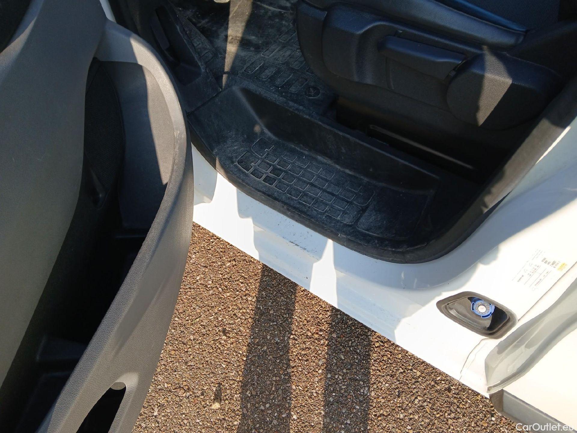  Opel  Vivaro OPEL  / 2019 / 4P / furgón 1.5 Diésel 88kW (120CV) M Std Express #1