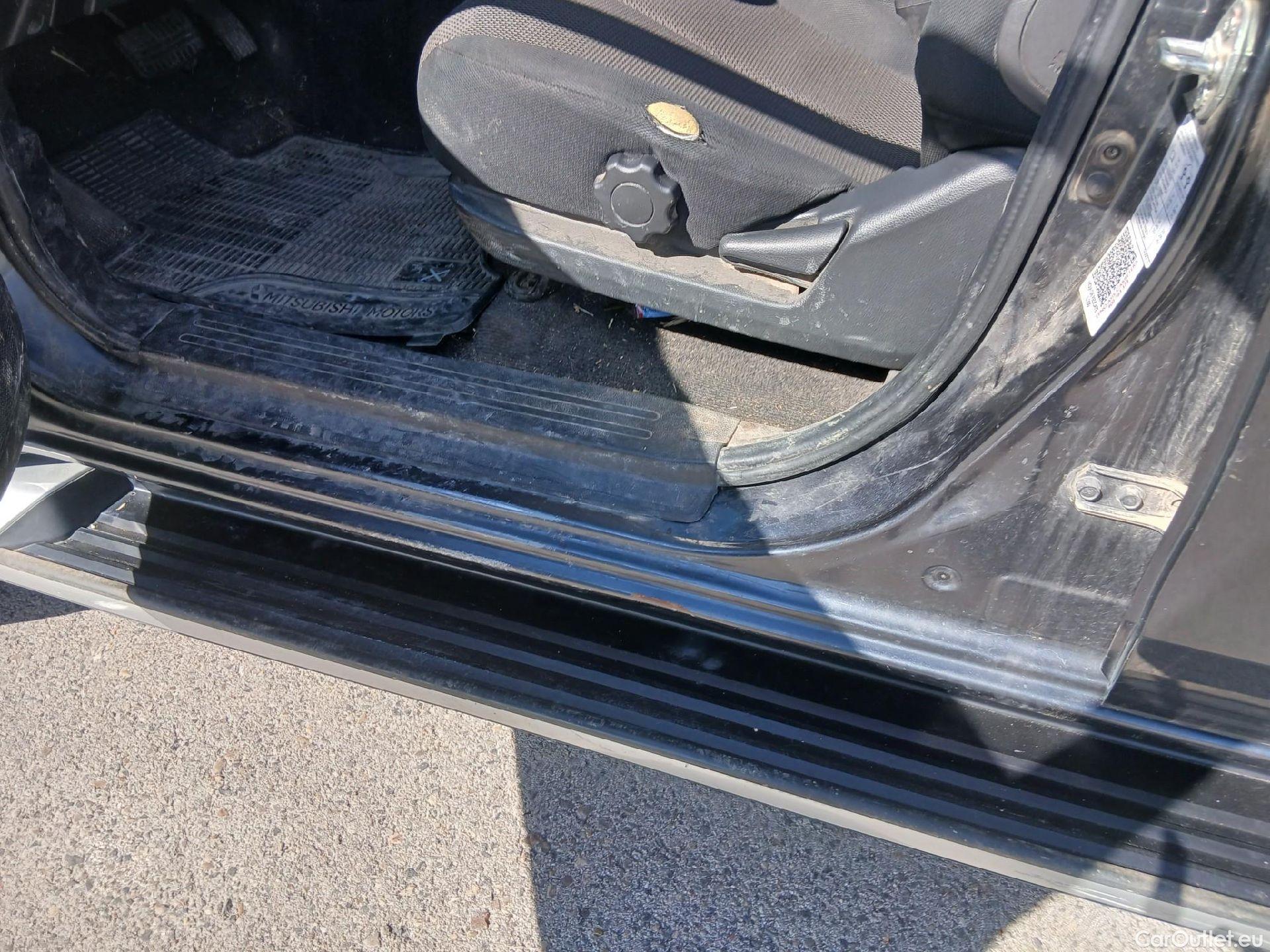  Mitsubishi  L200 MITSUBISHI  / 2019 / 4P / pickup doble cabina D/C 220 DI-D Motion Auto #8