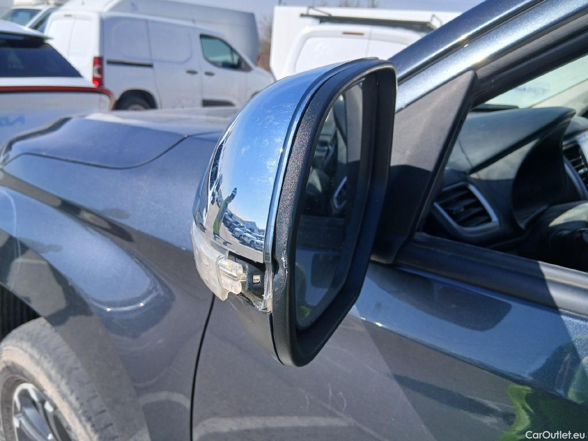  Mitsubishi  L200 MITSUBISHI  / 2019 / 4P / pickup doble cabina D/C 220 DI-D Motion Auto #26