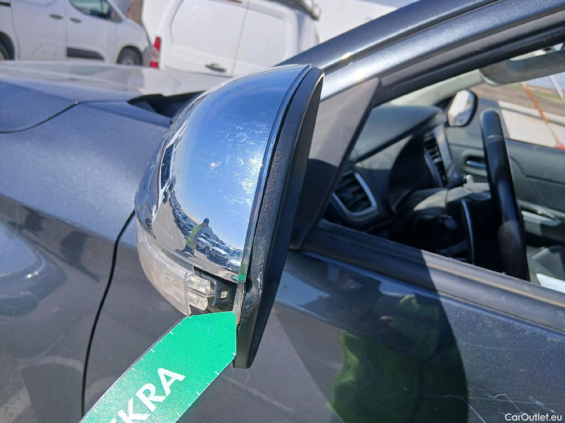  Mitsubishi  L200 MITSUBISHI  / 2019 / 4P / pickup doble cabina D/C 220 DI-D Motion Auto #25