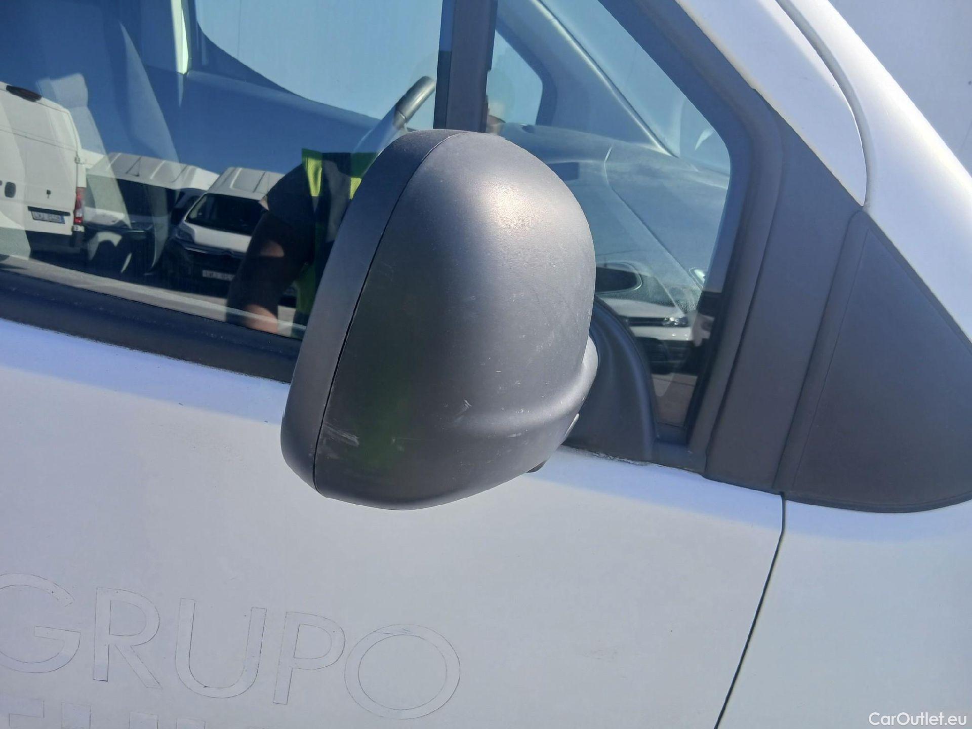  Citroen  Berlingo CITROEN  / 2018 / 4P / furgón derivado de turismo Talla XL BlueHDi 100 CLUB #50