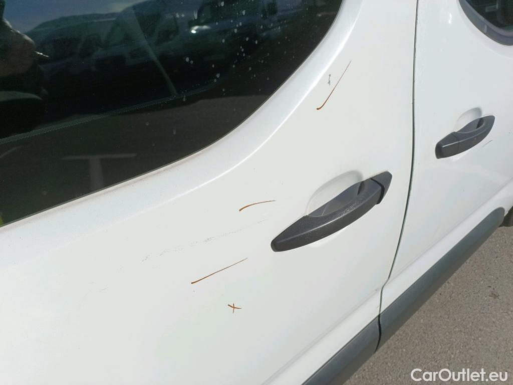  Citroen  Berlingo CITROEN  / 2015 / 4P / combi Talla M BlueHDi 100 S&S LIVE (IND) #19