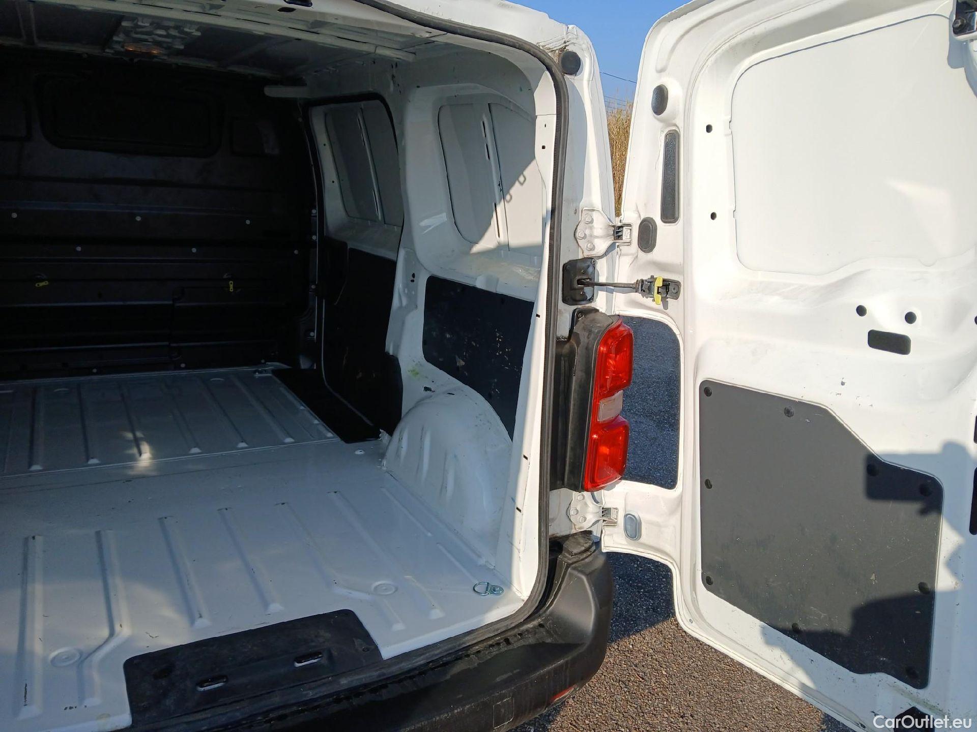  Opel  Vivaro OPEL  / 2019 / 4P / furgón 1.5 Diésel 88kW (120CV) M Std Express #14