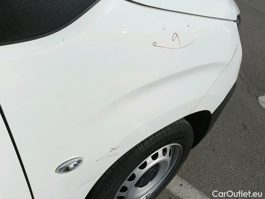  Citroen  Berlingo CITROEN  / 2015 / 4P / combi Talla M BlueHDi 100 S&S LIVE (IND) #36