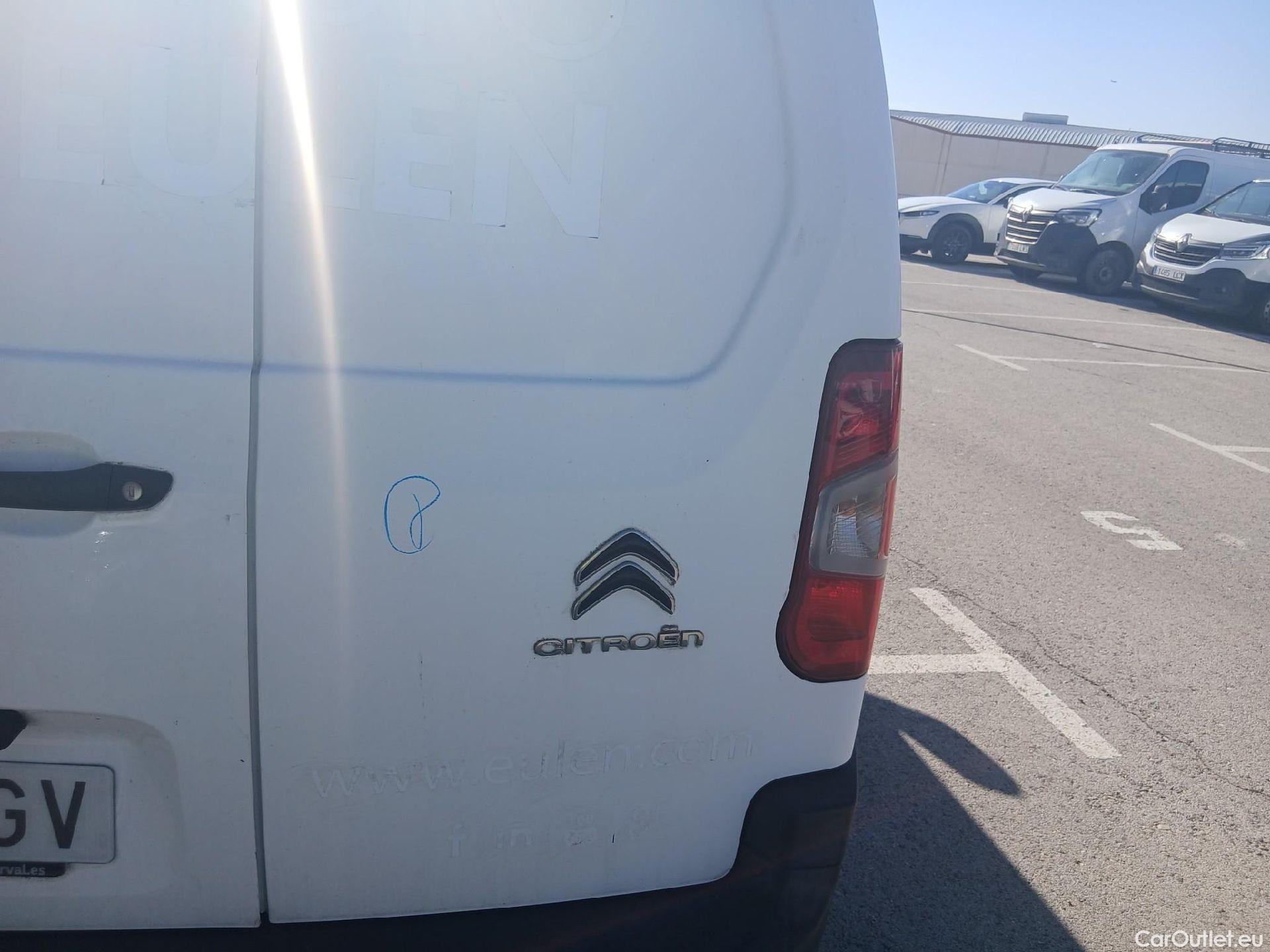  Citroen  Berlingo CITROEN  / 2018 / 4P / furgón derivado de turismo Talla XL BlueHDi 100 CLUB #37