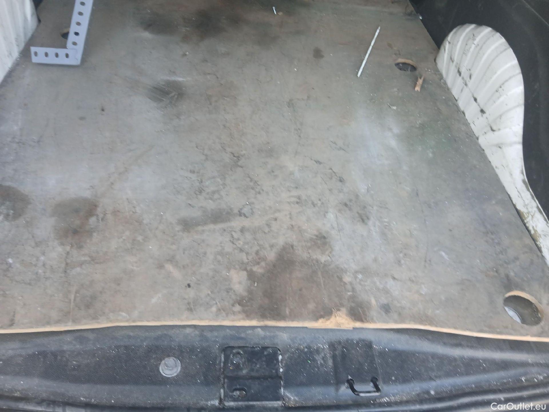  Citroen  Berlingo CITROEN  / 2018 / 4P / furgón derivado de turismo Talla XL BlueHDi 100 CLUB #4