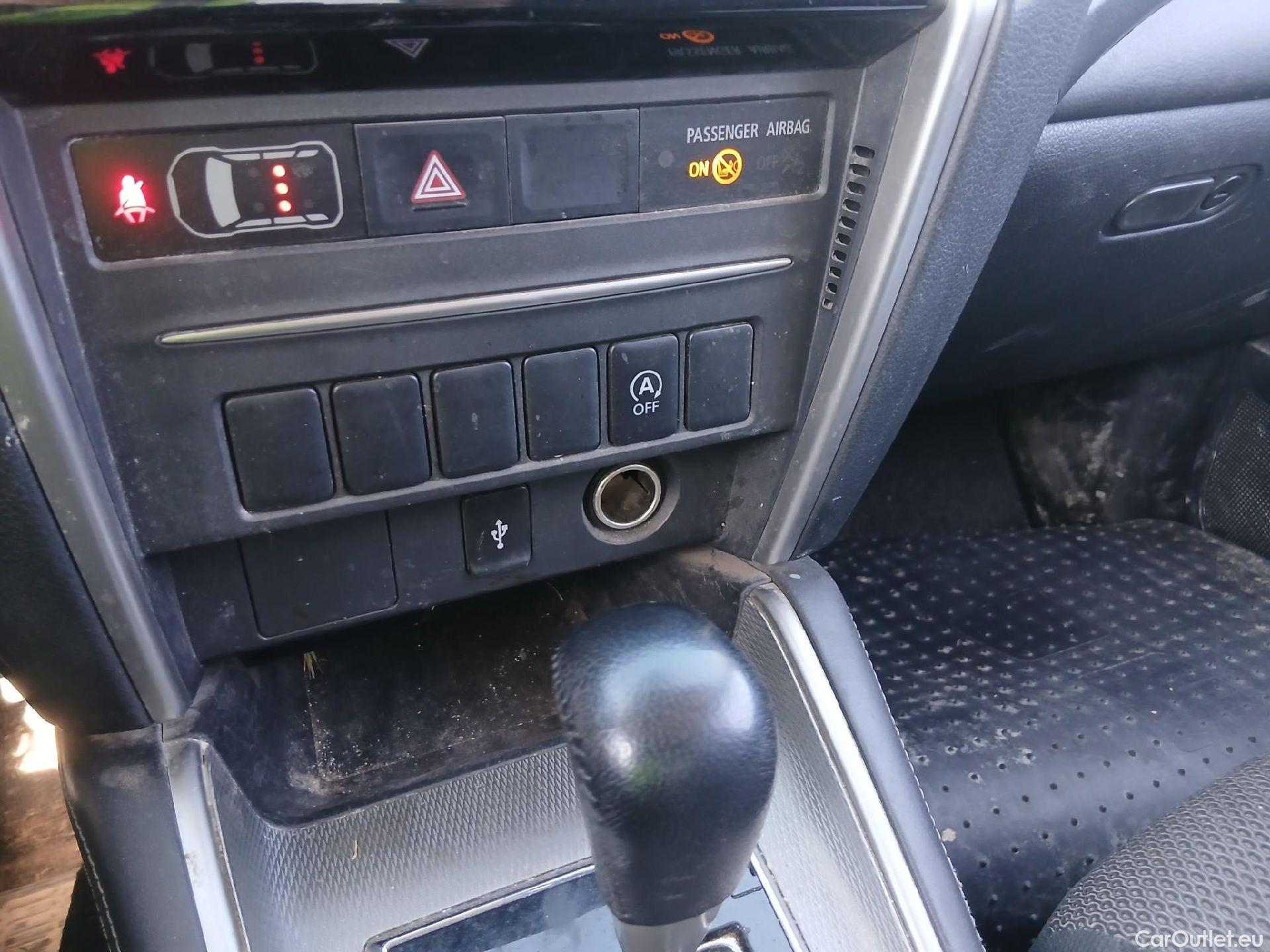  Mitsubishi  L200 MITSUBISHI  / 2019 / 4P / pickup doble cabina D/C 220 DI-D Motion Auto #4