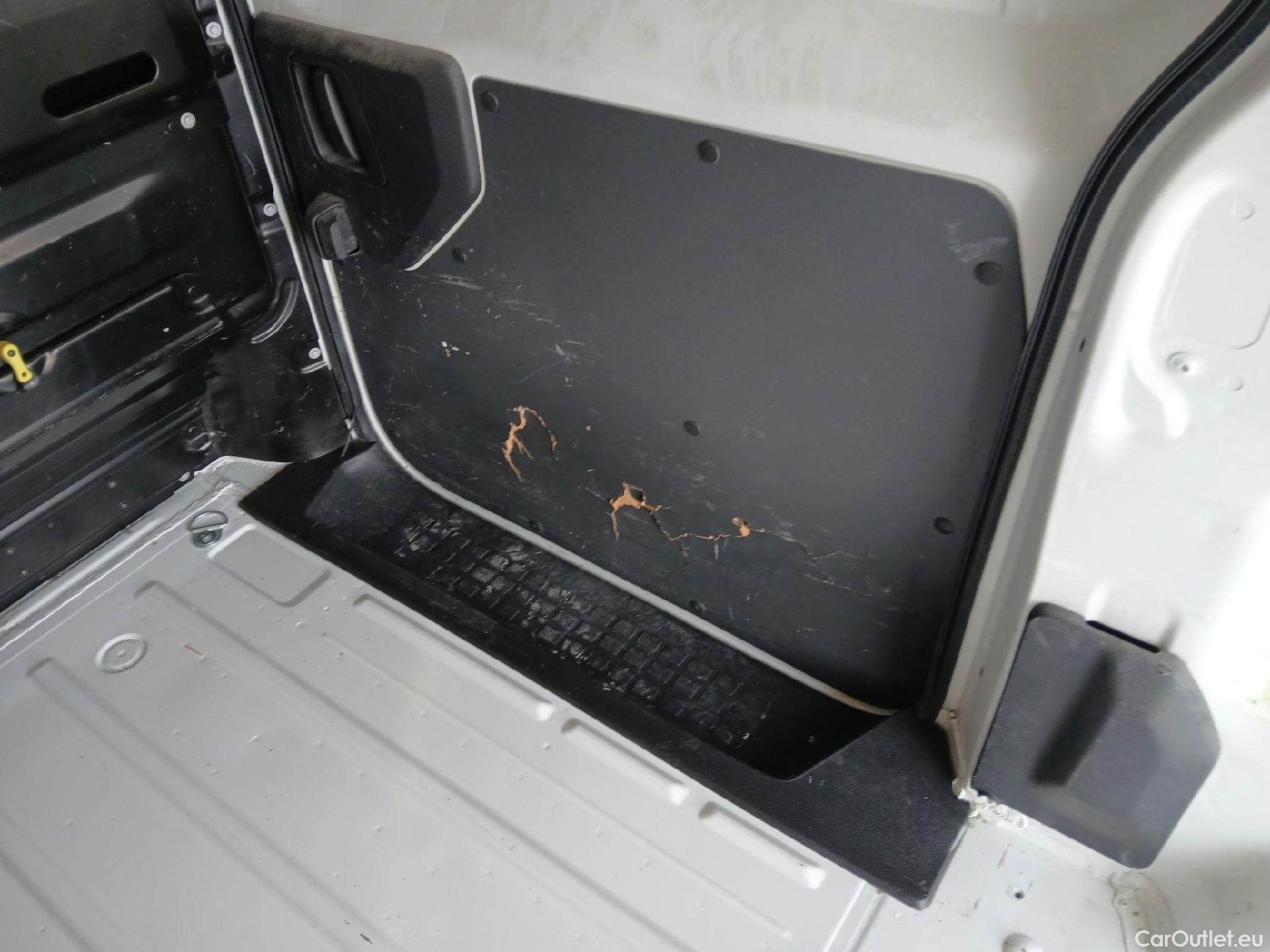  Opel  Vivaro OPEL  / 2019 / 4P / furgón 1.5 Diésel 88kW (120CV) M Std Express #10