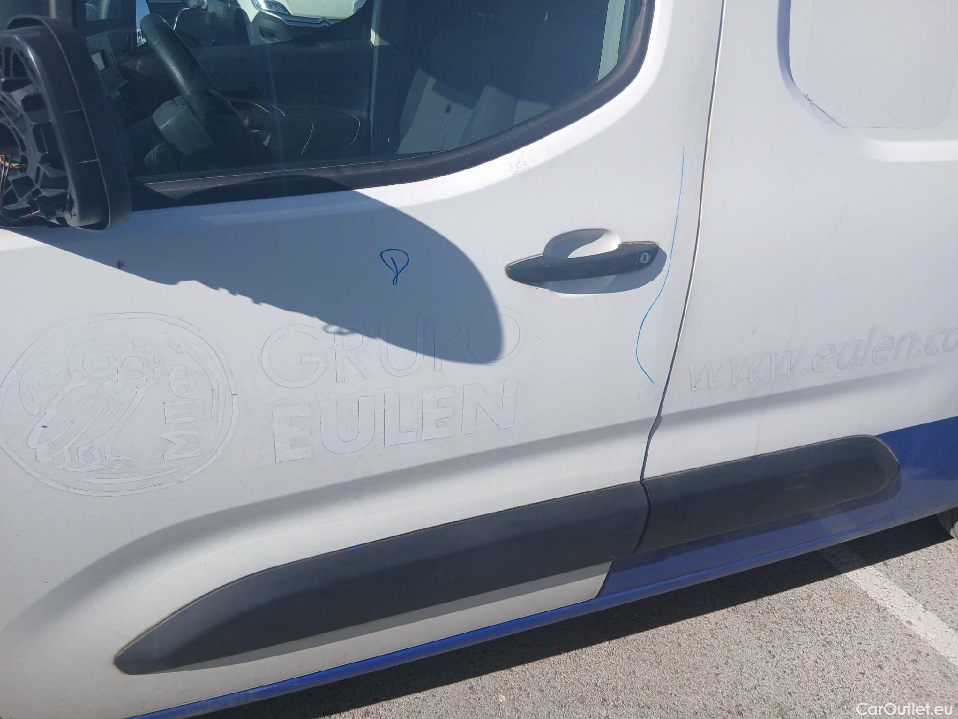  Citroen  Berlingo CITROEN  / 2018 / 4P / furgón derivado de turismo Talla XL BlueHDi 100 CLUB #23