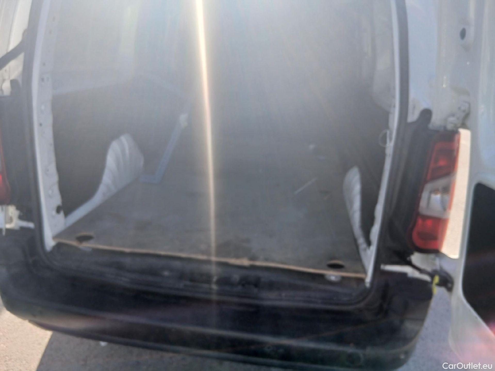  Citroen  Berlingo CITROEN  / 2018 / 4P / furgón derivado de turismo Talla XL BlueHDi 100 CLUB #2