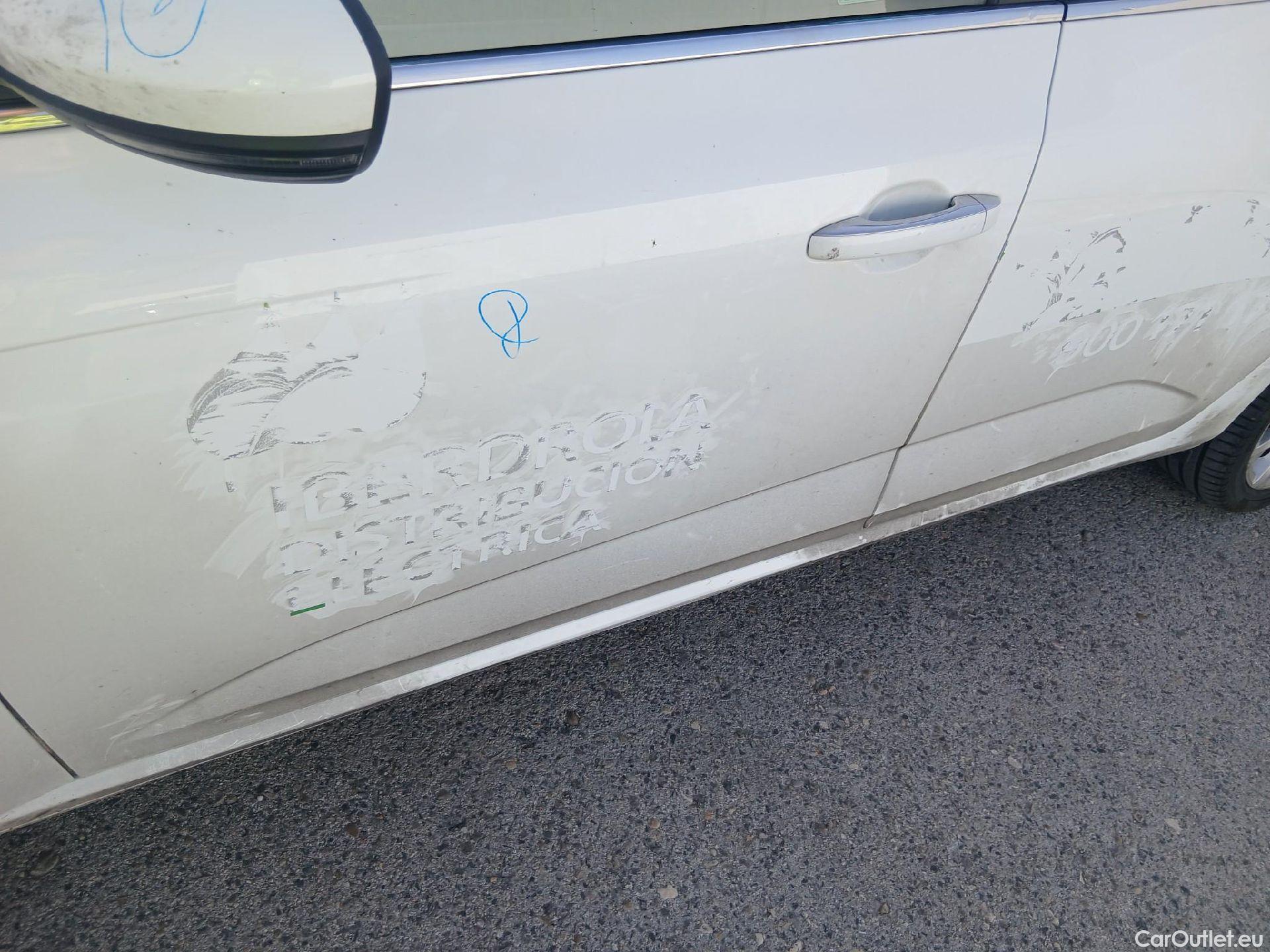  Renault  Megane RENAULT Mégane / 2015 / 5P / familiar Sp. Tourer Zen En. dCi 81kW (110CV) #18