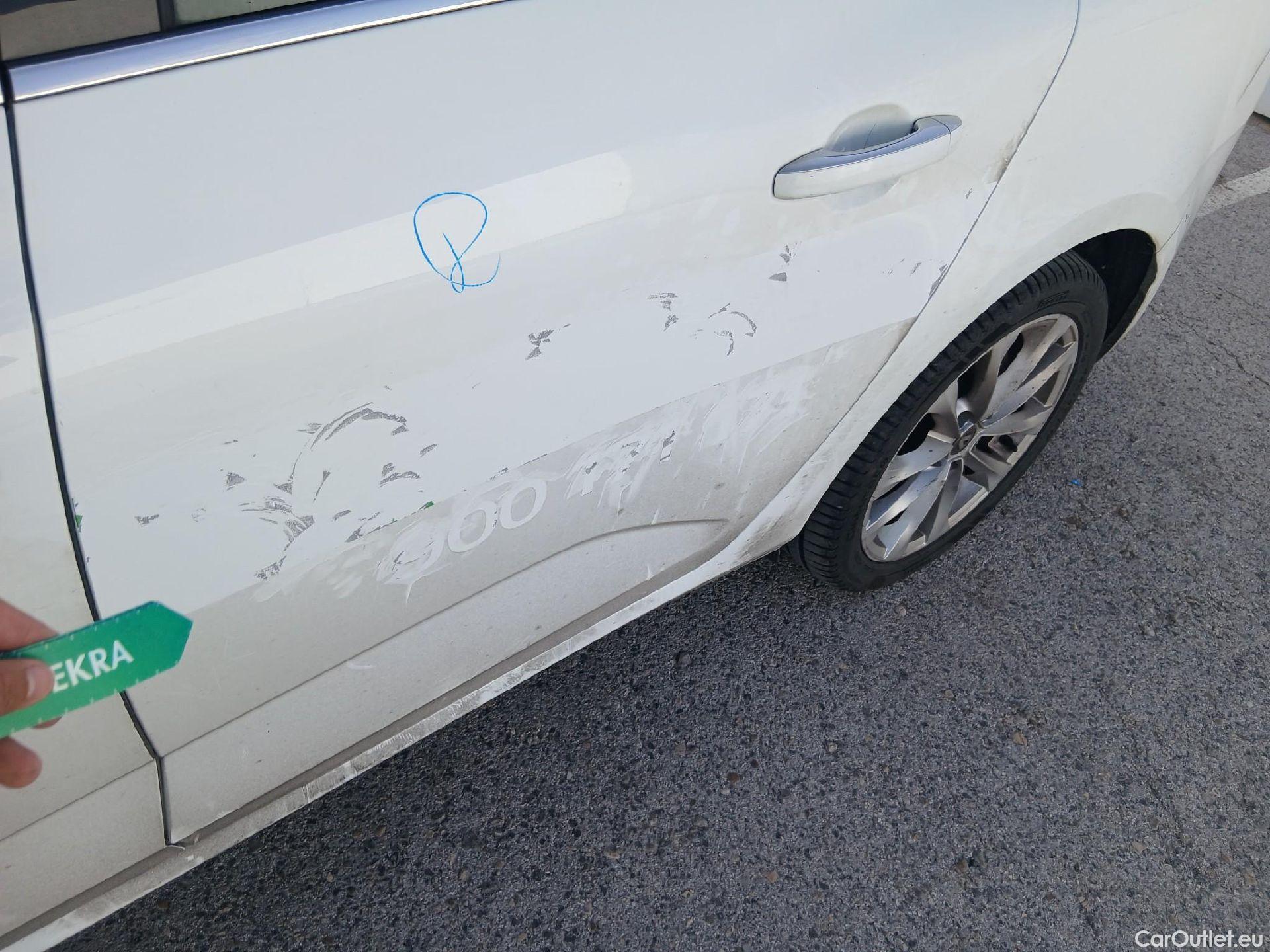  Renault  Megane RENAULT Mégane / 2015 / 5P / familiar Sp. Tourer Zen En. dCi 81kW (110CV) #20