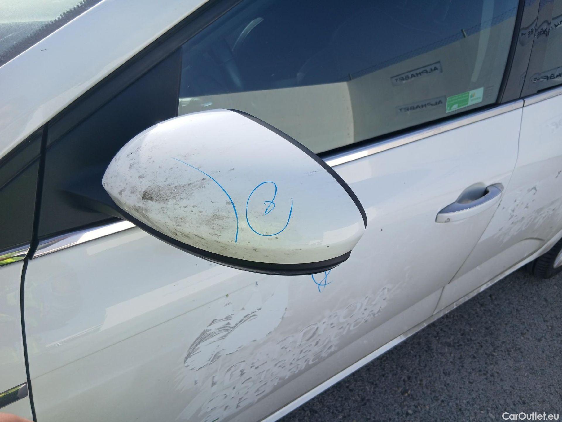  Renault  Megane RENAULT Mégane / 2015 / 5P / familiar Sp. Tourer Zen En. dCi 81kW (110CV) #16