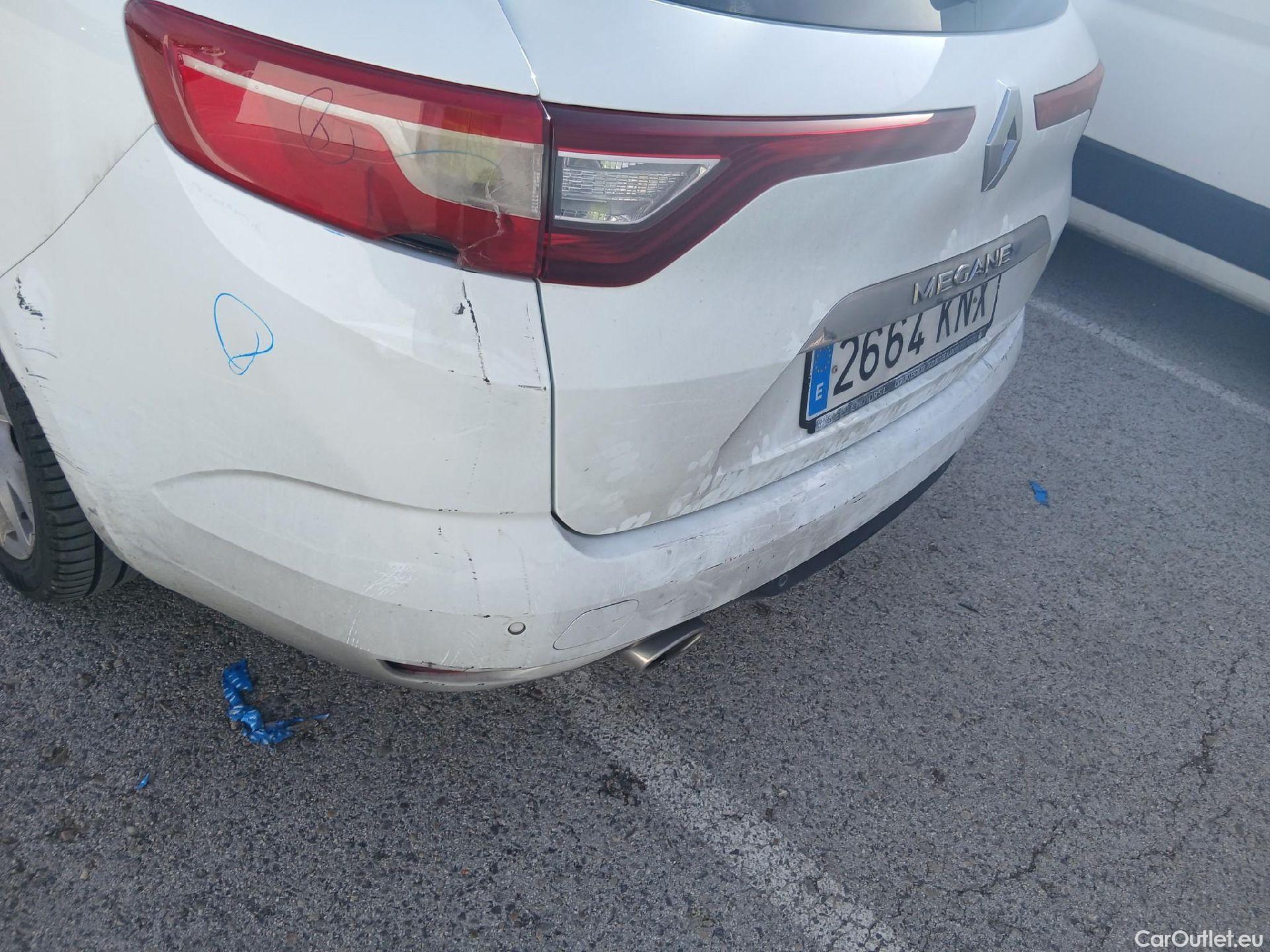  Renault  Megane RENAULT Mégane / 2015 / 5P / familiar Sp. Tourer Zen En. dCi 81kW (110CV) #27