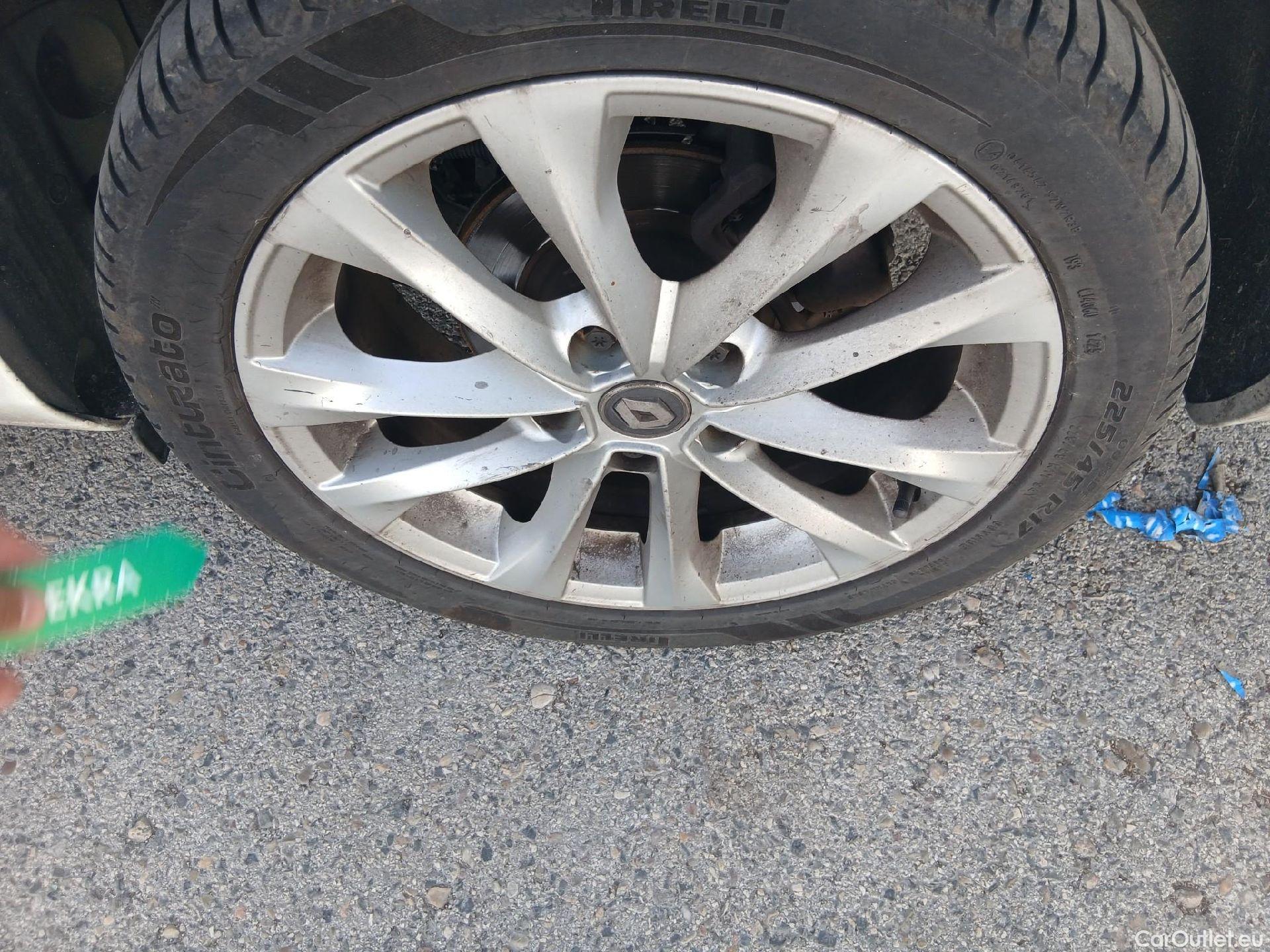  Renault  Megane RENAULT Mégane / 2015 / 5P / familiar Sp. Tourer Zen En. dCi 81kW (110CV) #25