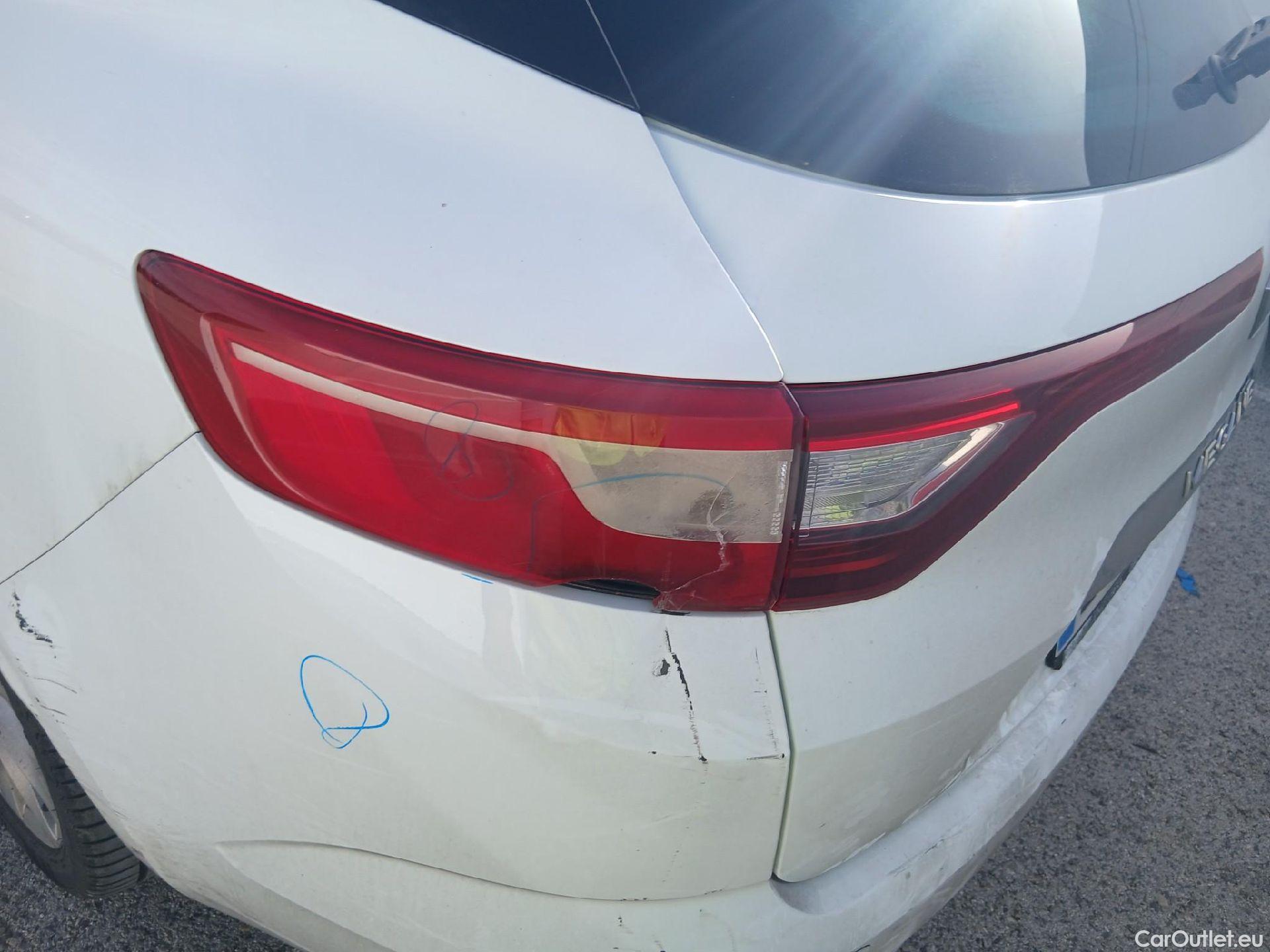  Renault  Megane RENAULT Mégane / 2015 / 5P / familiar Sp. Tourer Zen En. dCi 81kW (110CV) #28