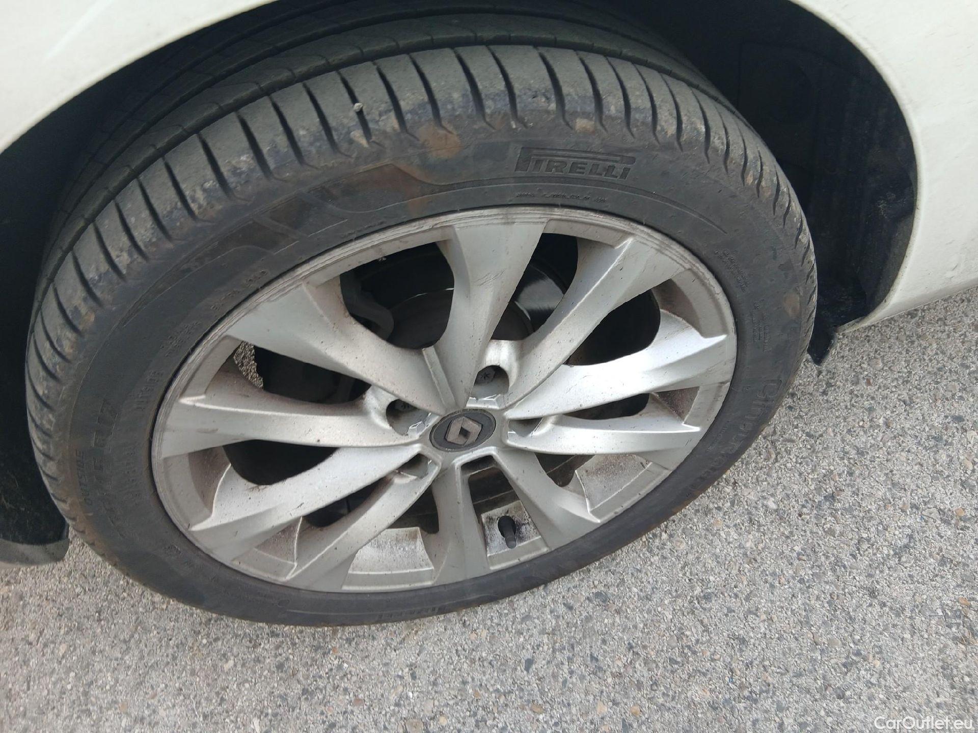  Renault  Megane RENAULT Mégane / 2015 / 5P / familiar Sp. Tourer Zen En. dCi 81kW (110CV) #31