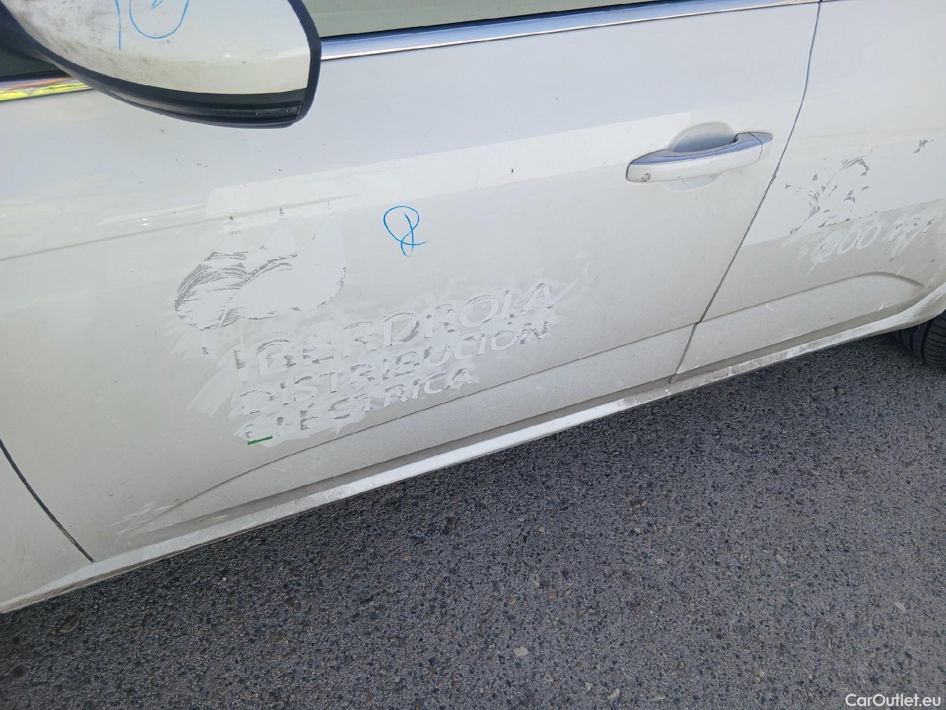  Renault  Megane RENAULT Mégane / 2015 / 5P / familiar Sp. Tourer Zen En. dCi 81kW (110CV) #19