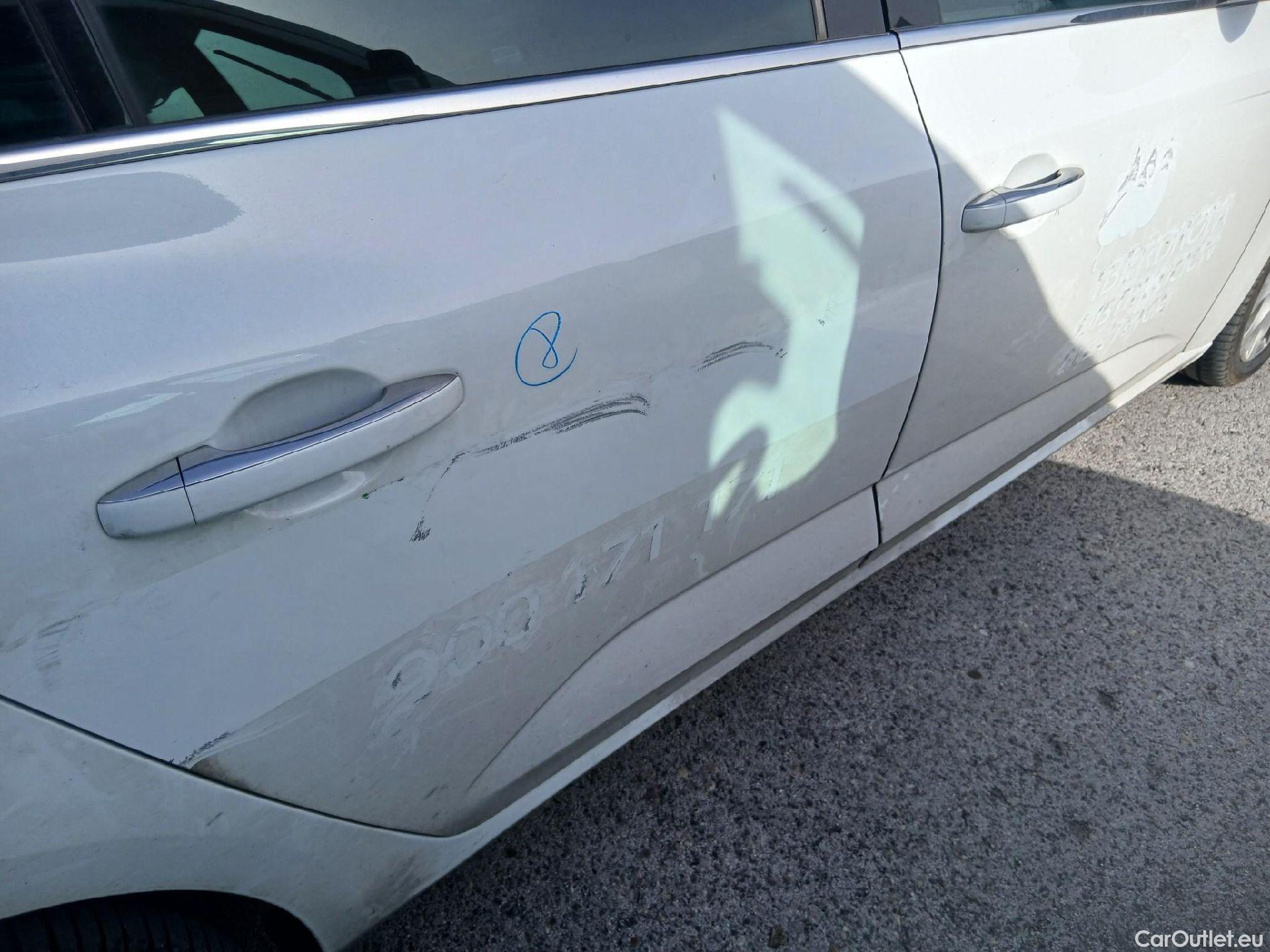  Renault  Megane RENAULT Mégane / 2015 / 5P / familiar Sp. Tourer Zen En. dCi 81kW (110CV) #33