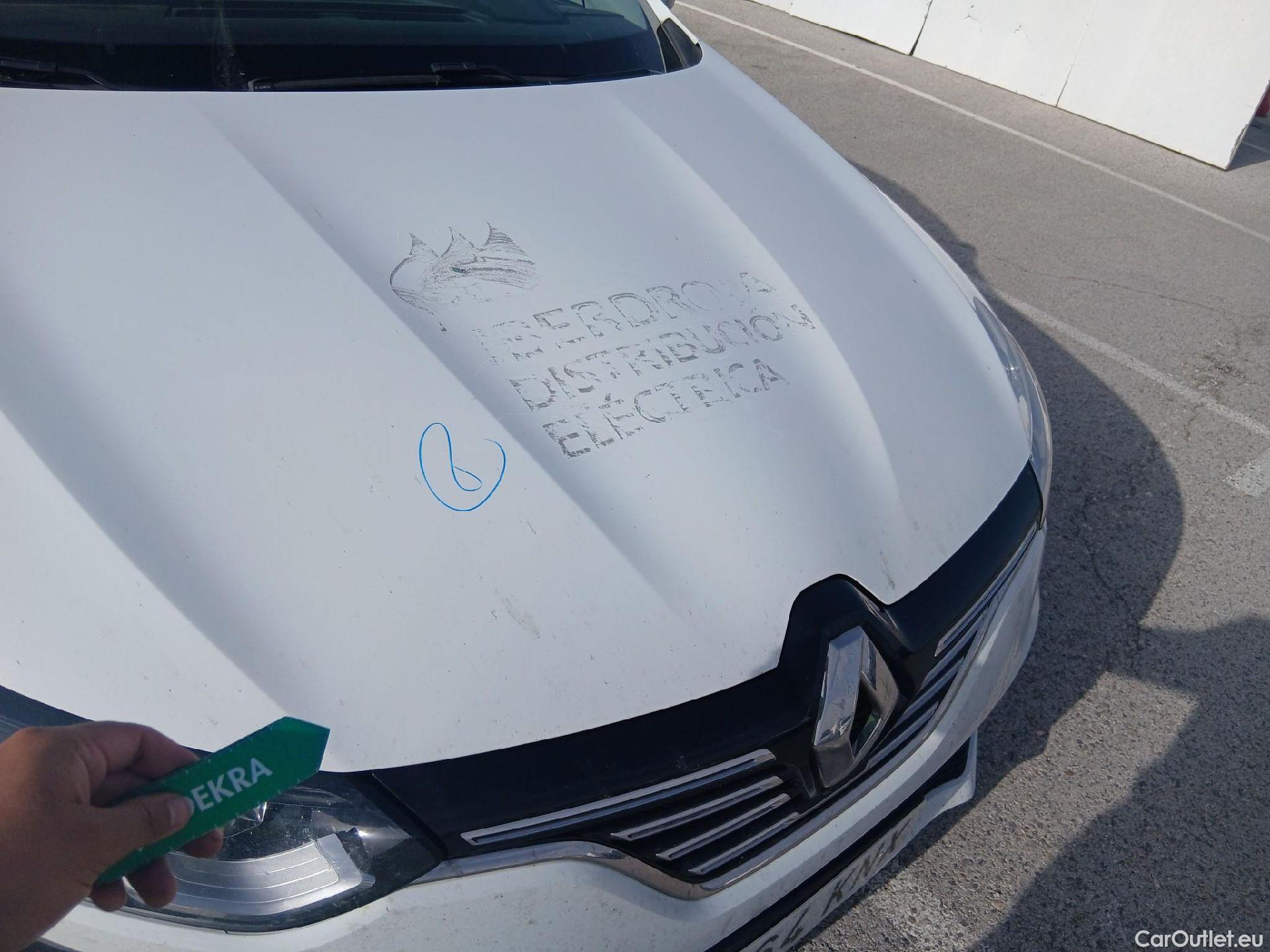  Renault  Megane RENAULT Mégane / 2015 / 5P / familiar Sp. Tourer Zen En. dCi 81kW (110CV) #10