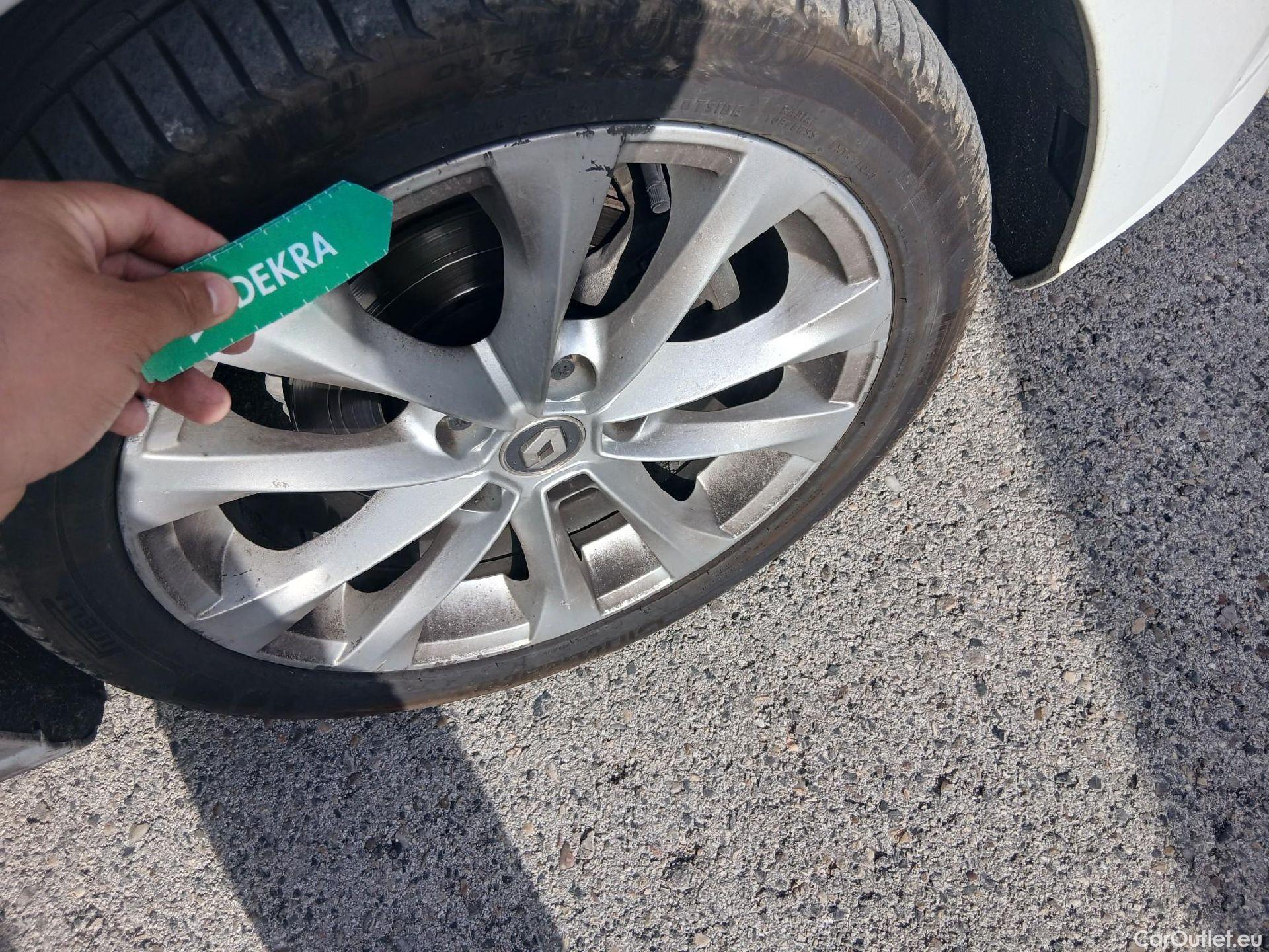  Renault  Megane RENAULT Mégane / 2015 / 5P / familiar Sp. Tourer Zen En. dCi 81kW (110CV) #39