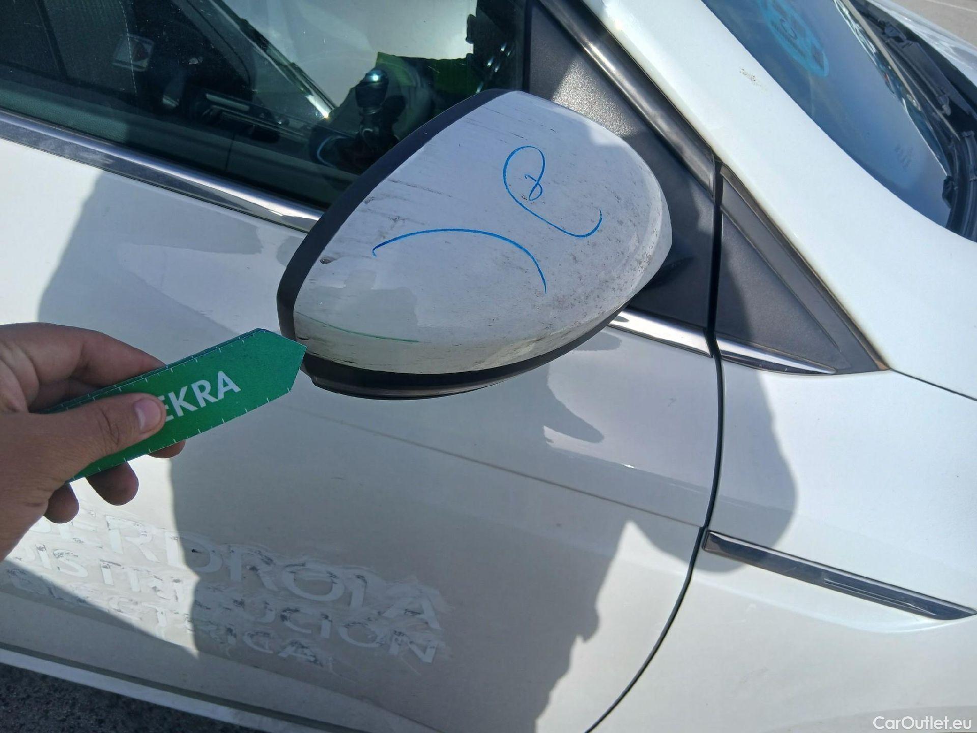  Renault  Megane RENAULT Mégane / 2015 / 5P / familiar Sp. Tourer Zen En. dCi 81kW (110CV) #37