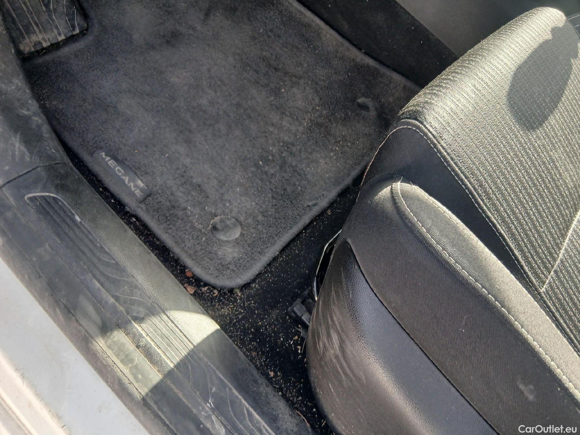  Renault  Megane RENAULT Mégane / 2015 / 5P / familiar Sp. Tourer Zen En. dCi 81kW (110CV) #3