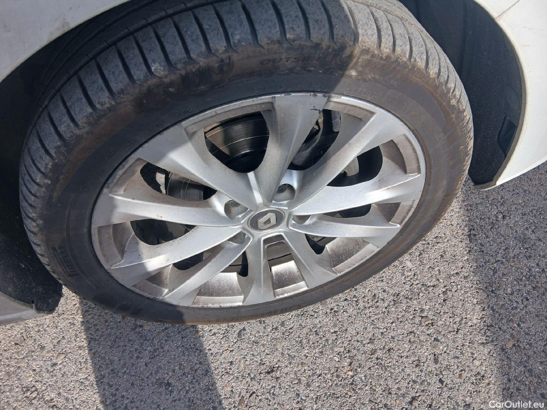  Renault  Megane RENAULT Mégane / 2015 / 5P / familiar Sp. Tourer Zen En. dCi 81kW (110CV) #38