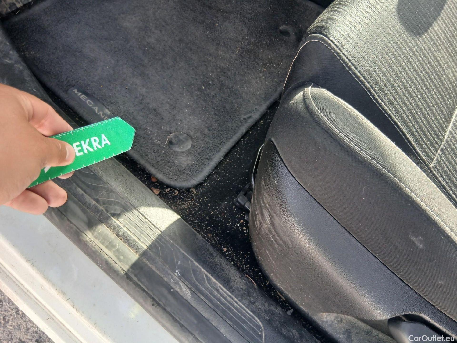  Renault  Megane RENAULT Mégane / 2015 / 5P / familiar Sp. Tourer Zen En. dCi 81kW (110CV) #4