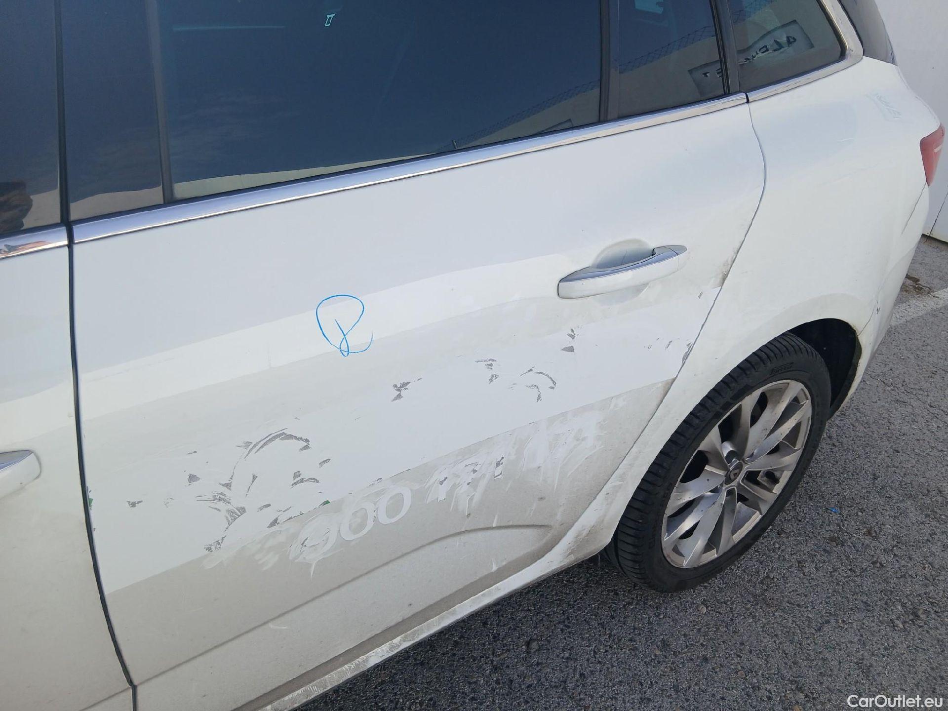  Renault  Megane RENAULT Mégane / 2015 / 5P / familiar Sp. Tourer Zen En. dCi 81kW (110CV) #21